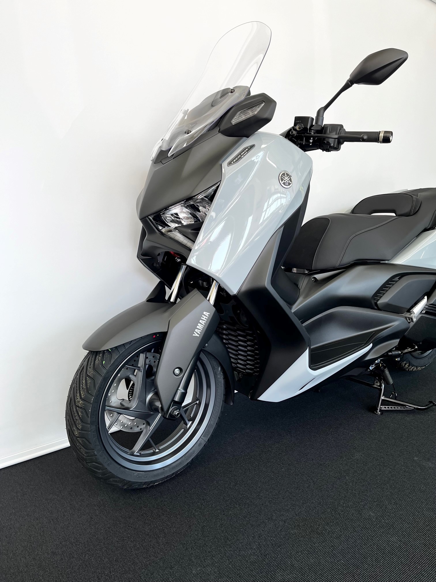 YAMAHA X-Max 300 Tech Max+-image-2