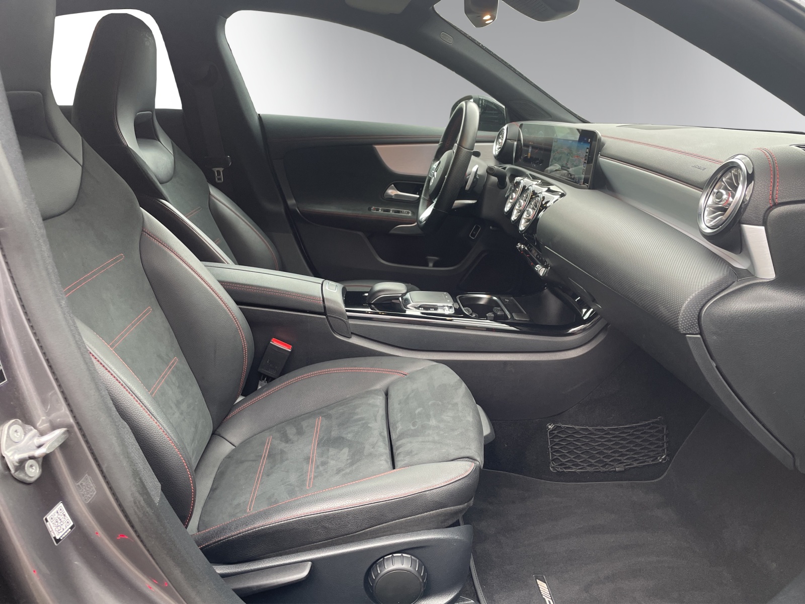 MERCEDES-BENZ CLA 220 AMG Line 7G-DCT-image-14