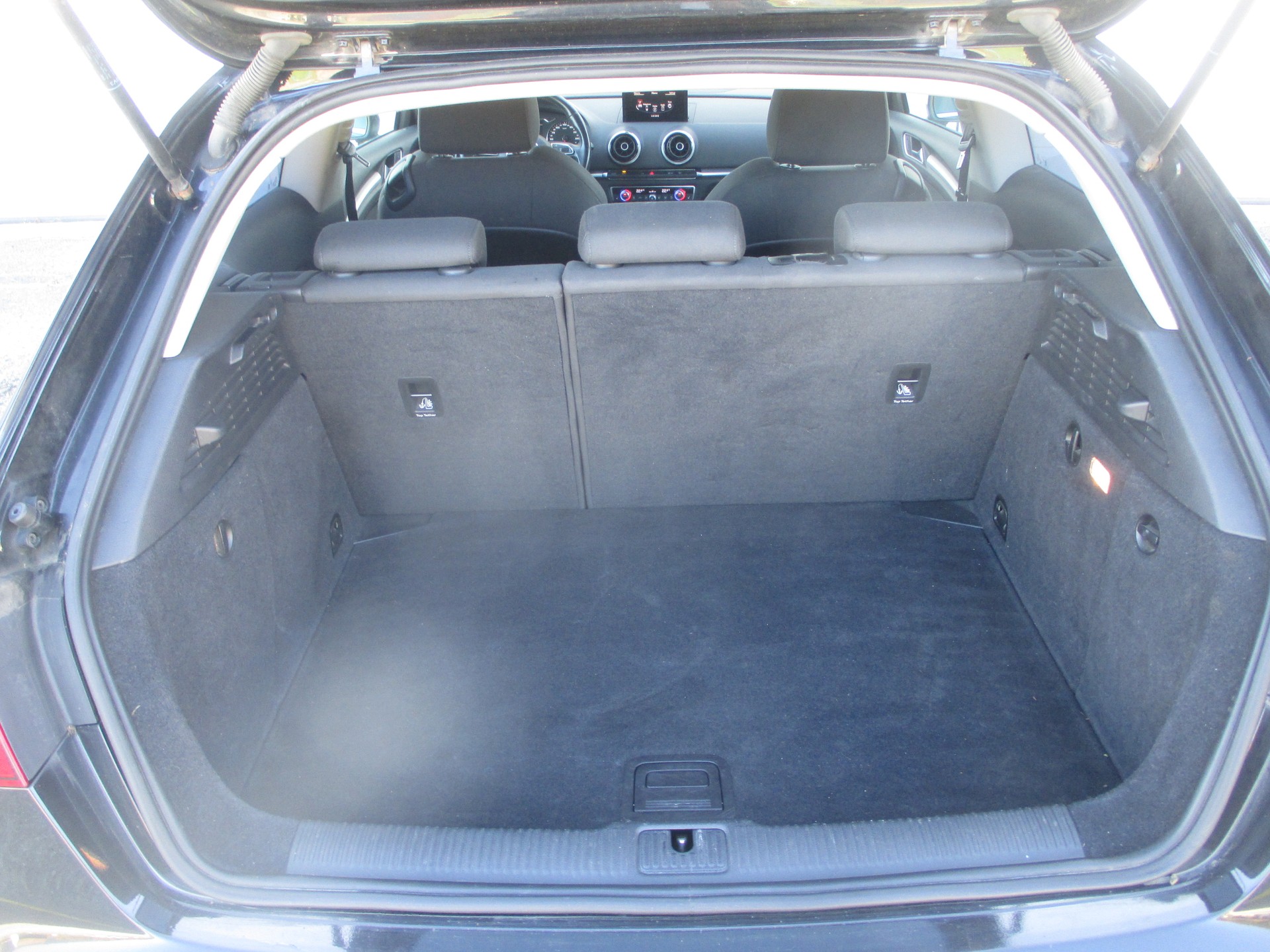 AUDI A3 2.0 TDI Ambition-image-7