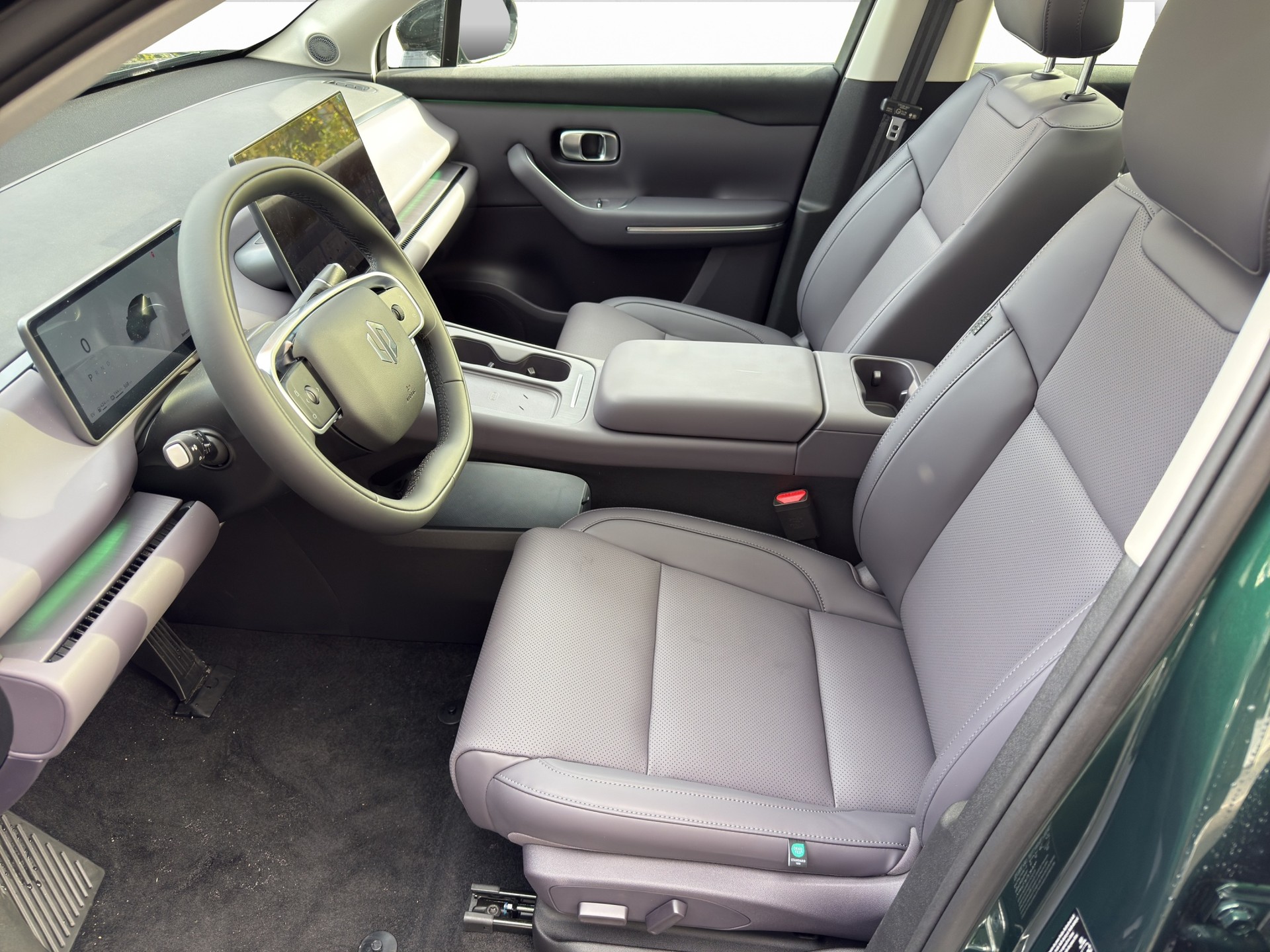 LEAPMOTOR C10 1.5 REEV Design-image-5