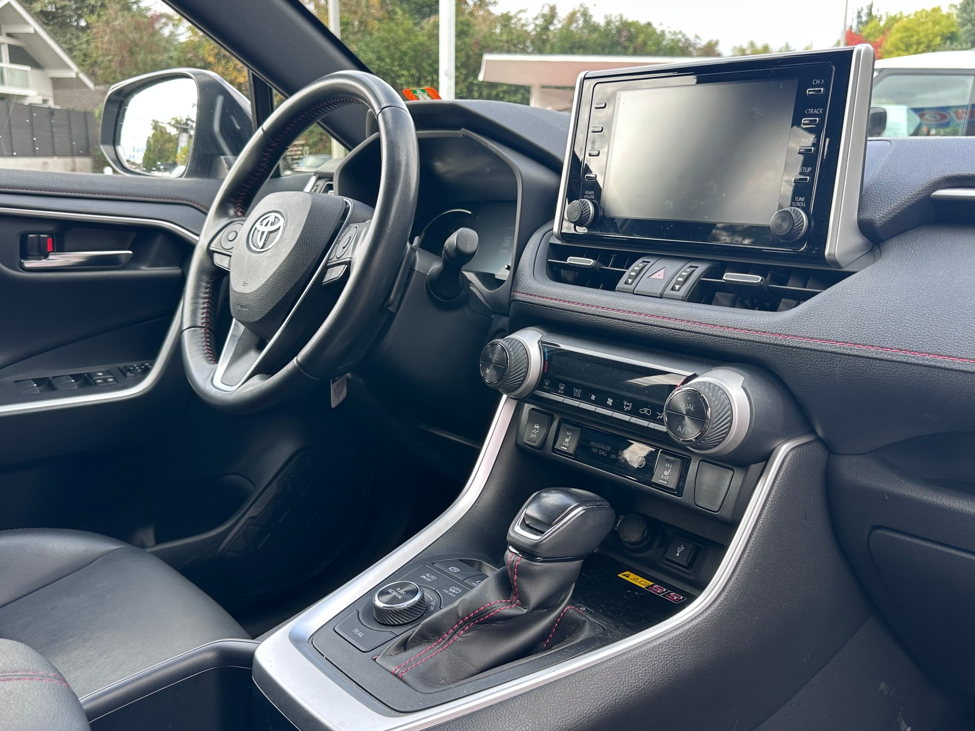 TOYOTA RAV-4 2.5 Plug-In rechargeable - Premium e-CVT 4WD-image-13