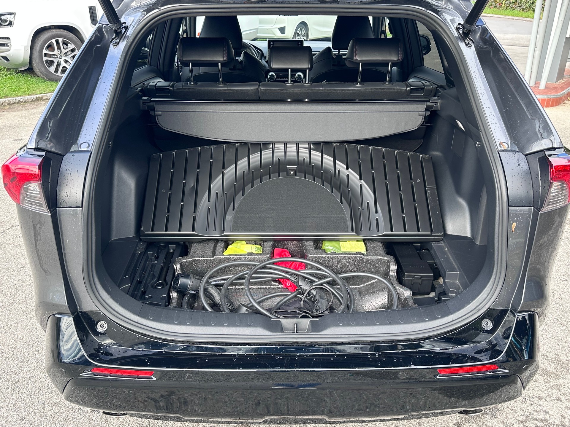 TOYOTA RAV-4 2.5 Plug-In rechargeable - Premium e-CVT 4WD-image-4