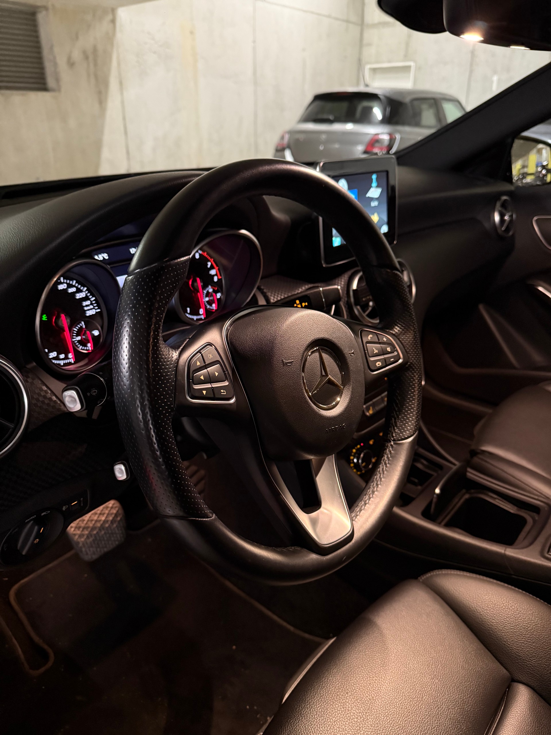 MERCEDES-BENZ A 180 Urban 7G-DCT-image-13