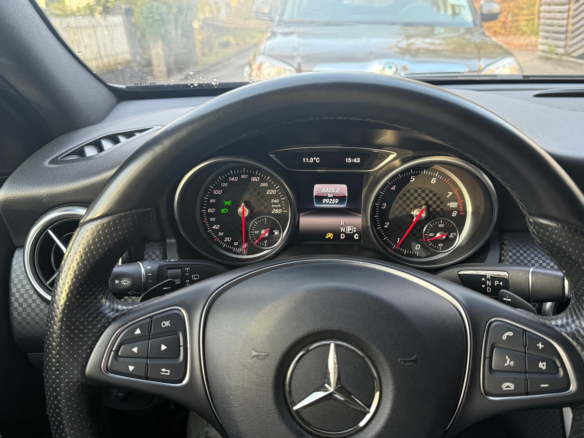 MERCEDES-BENZ A 180 Urban 7G-DCT-image-15