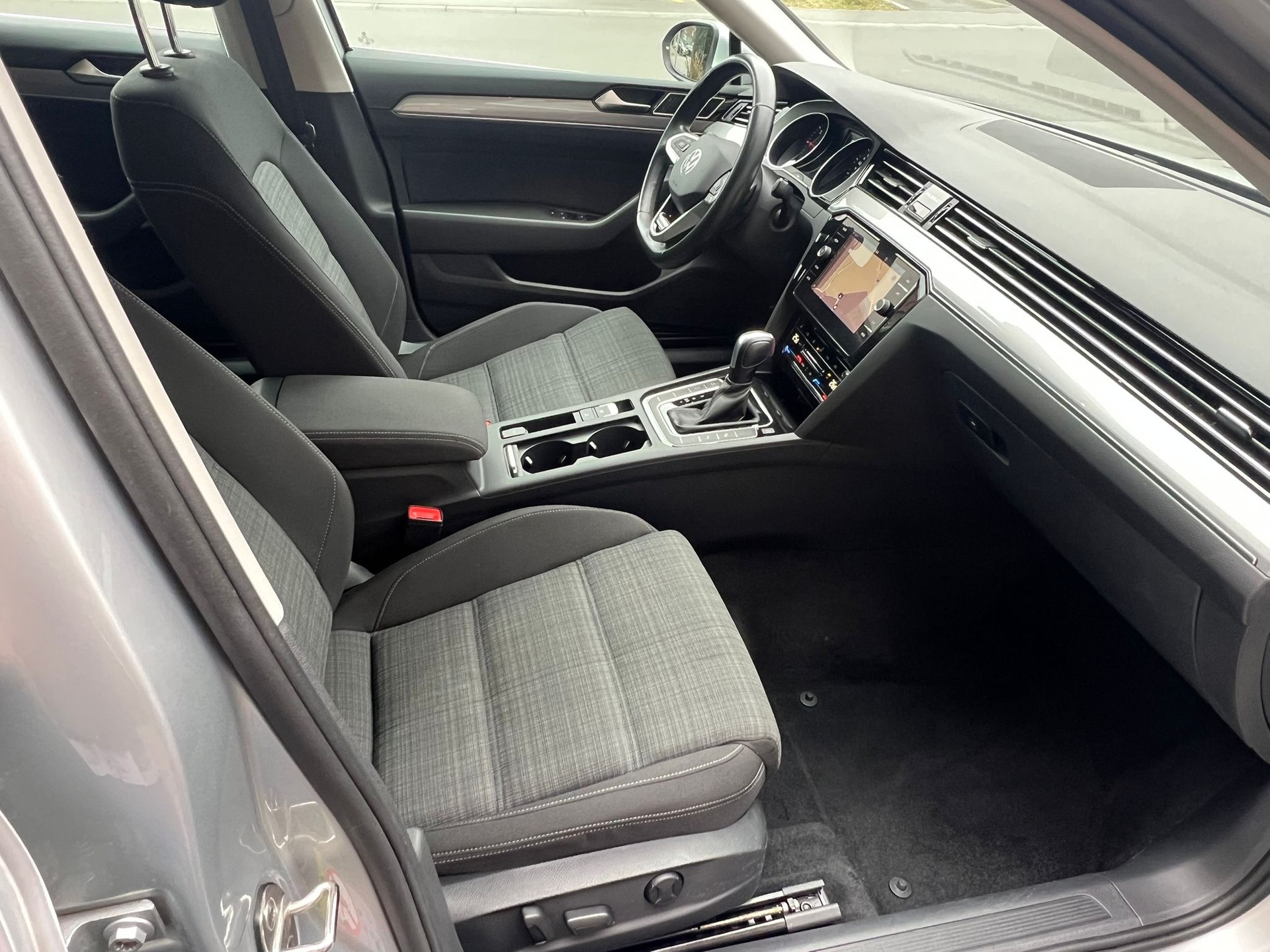 VW Passat 2.0 TDI BMT Business 4Motion DSG-image-10