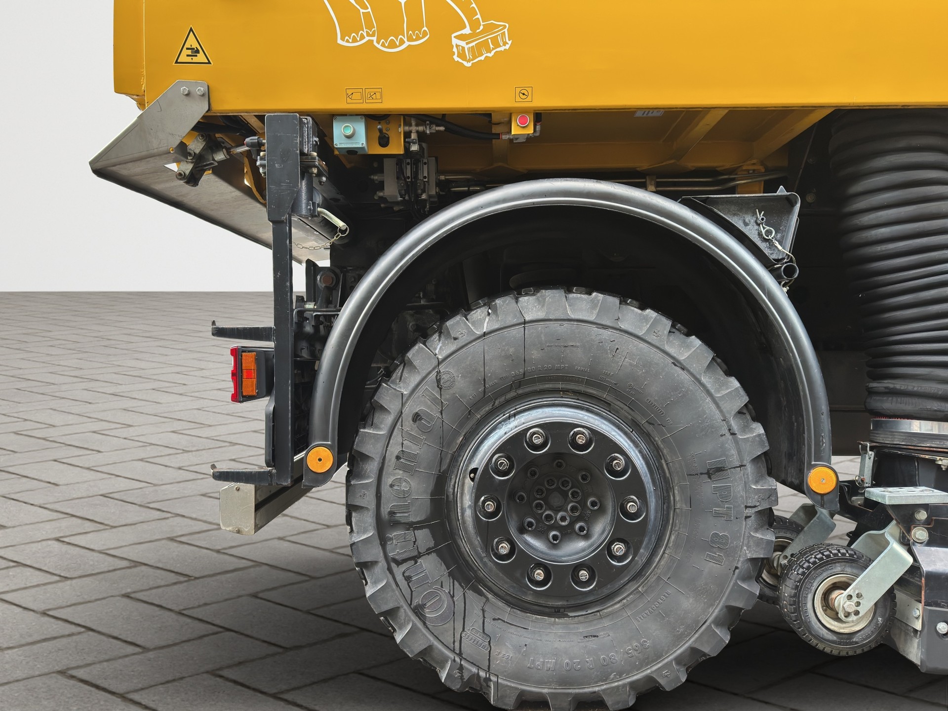 MERCEDES-BENZ Unimog U400-image-20