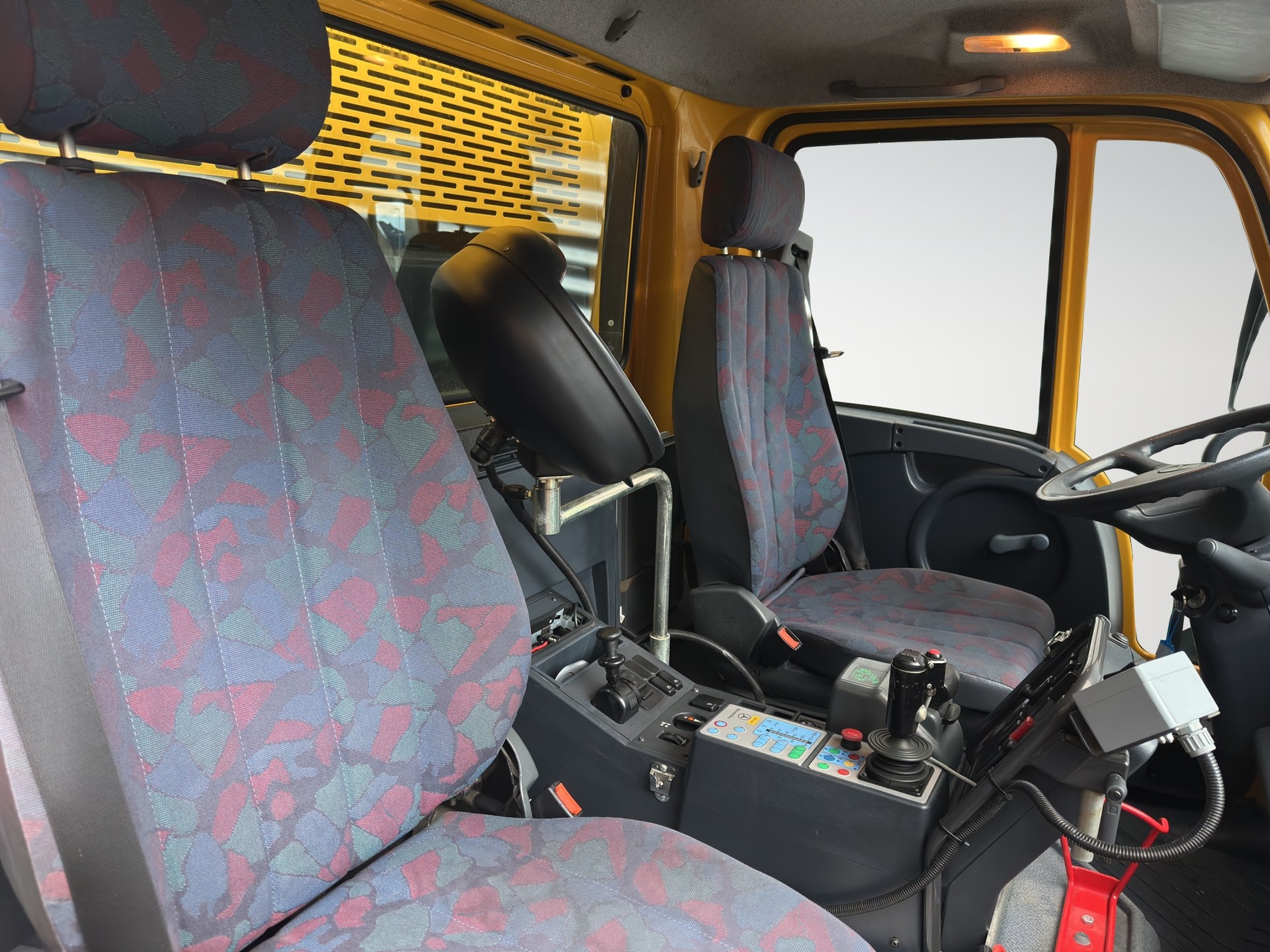 MERCEDES-BENZ Unimog U400-image-16