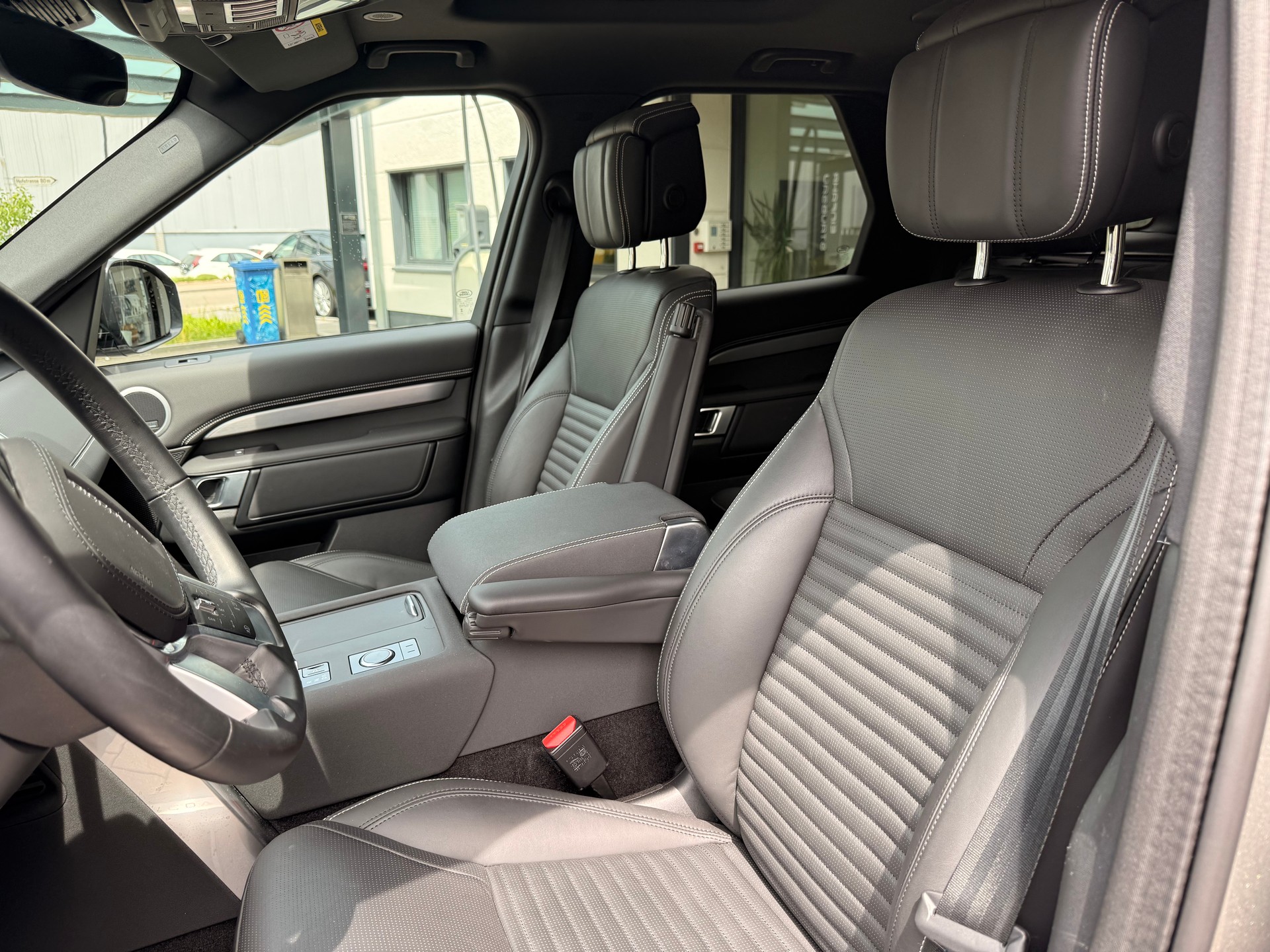 LAND ROVER Discovery 3.0D I6 350 Dynamic HSE AWD Automatic-image-9