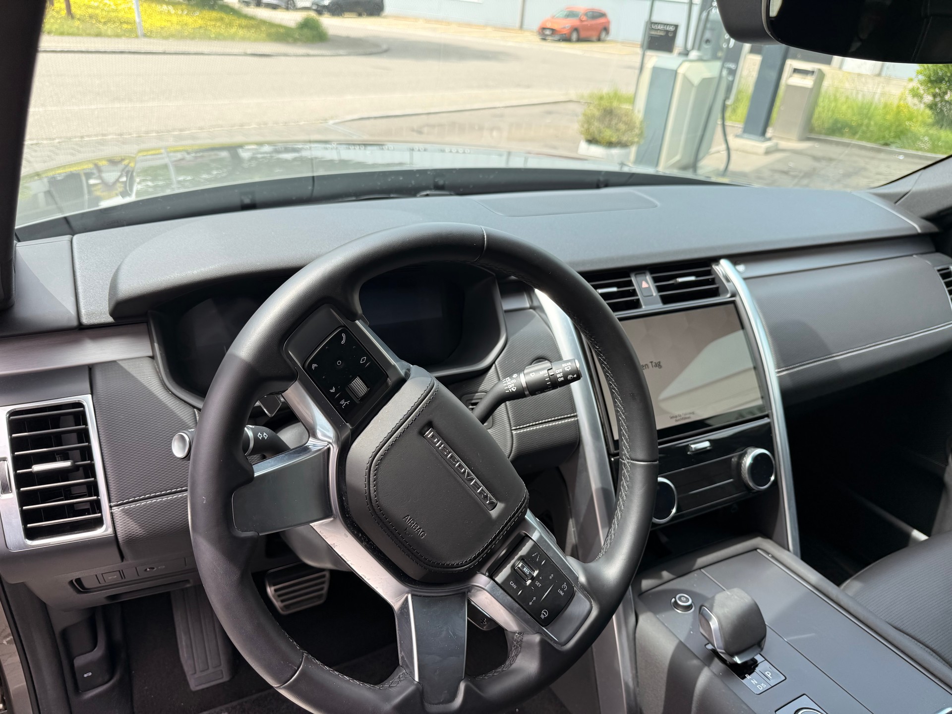 LAND ROVER Discovery 3.0D I6 350 Dynamic HSE AWD Automatic-image-8