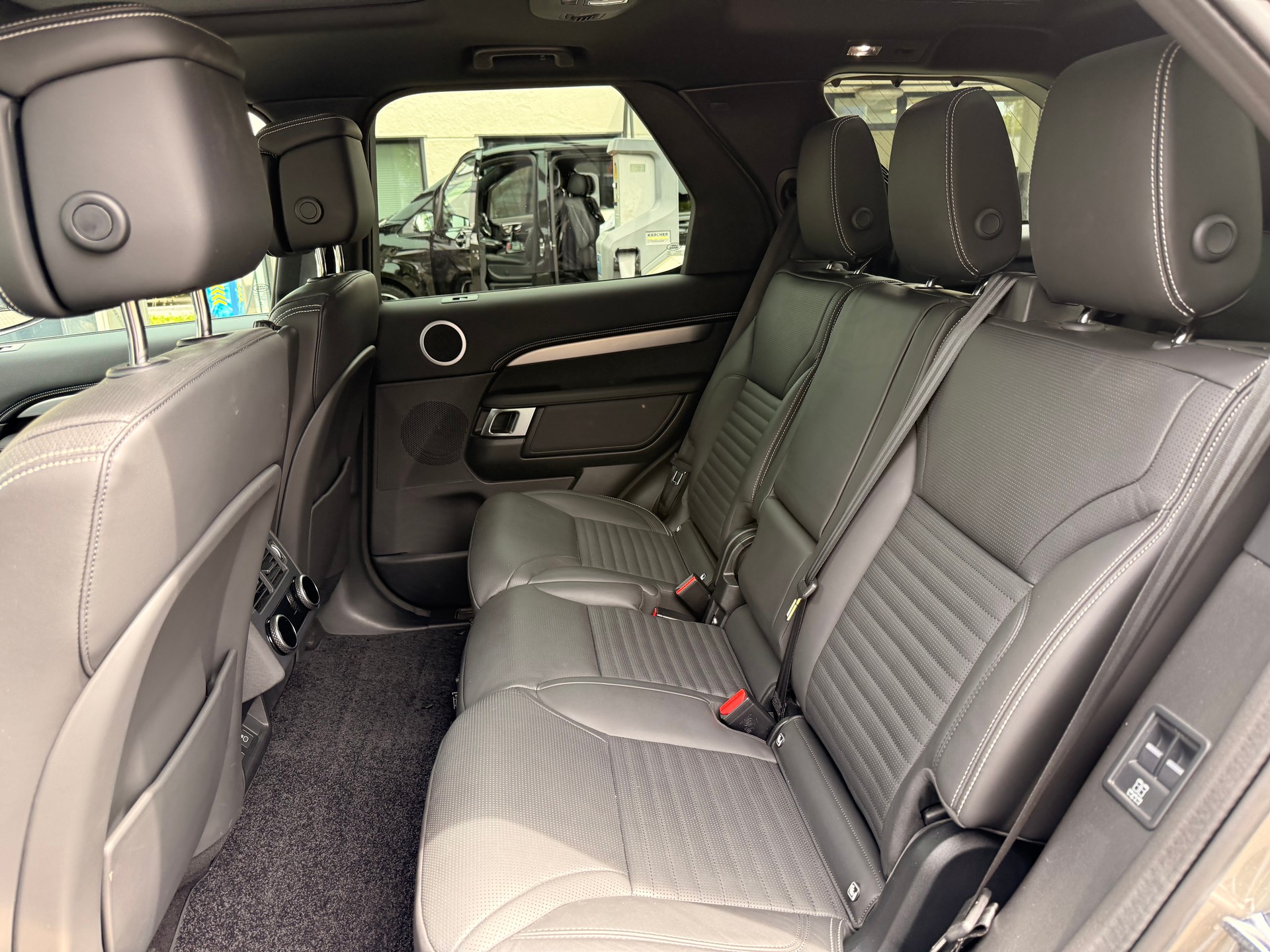 LAND ROVER Discovery 3.0D I6 350 Dynamic HSE AWD Automatic-image-11