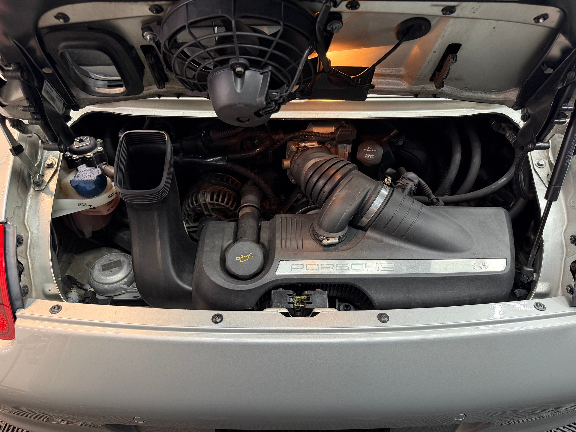 PORSCHE 911 Carrera 4-image-14