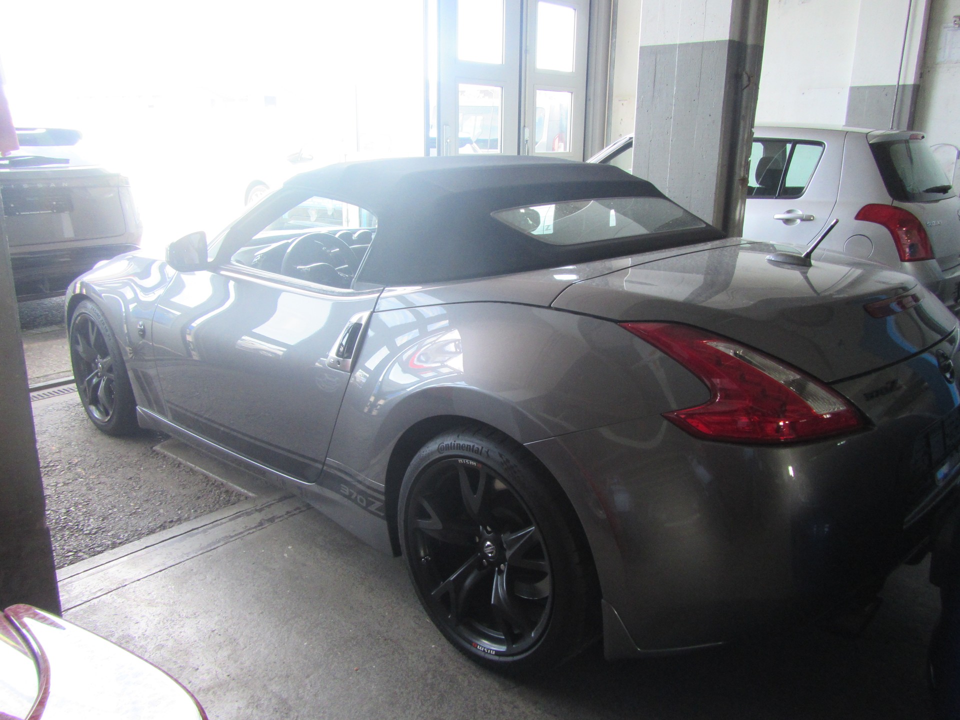 NISSAN 370 Z Roadster-image-2
