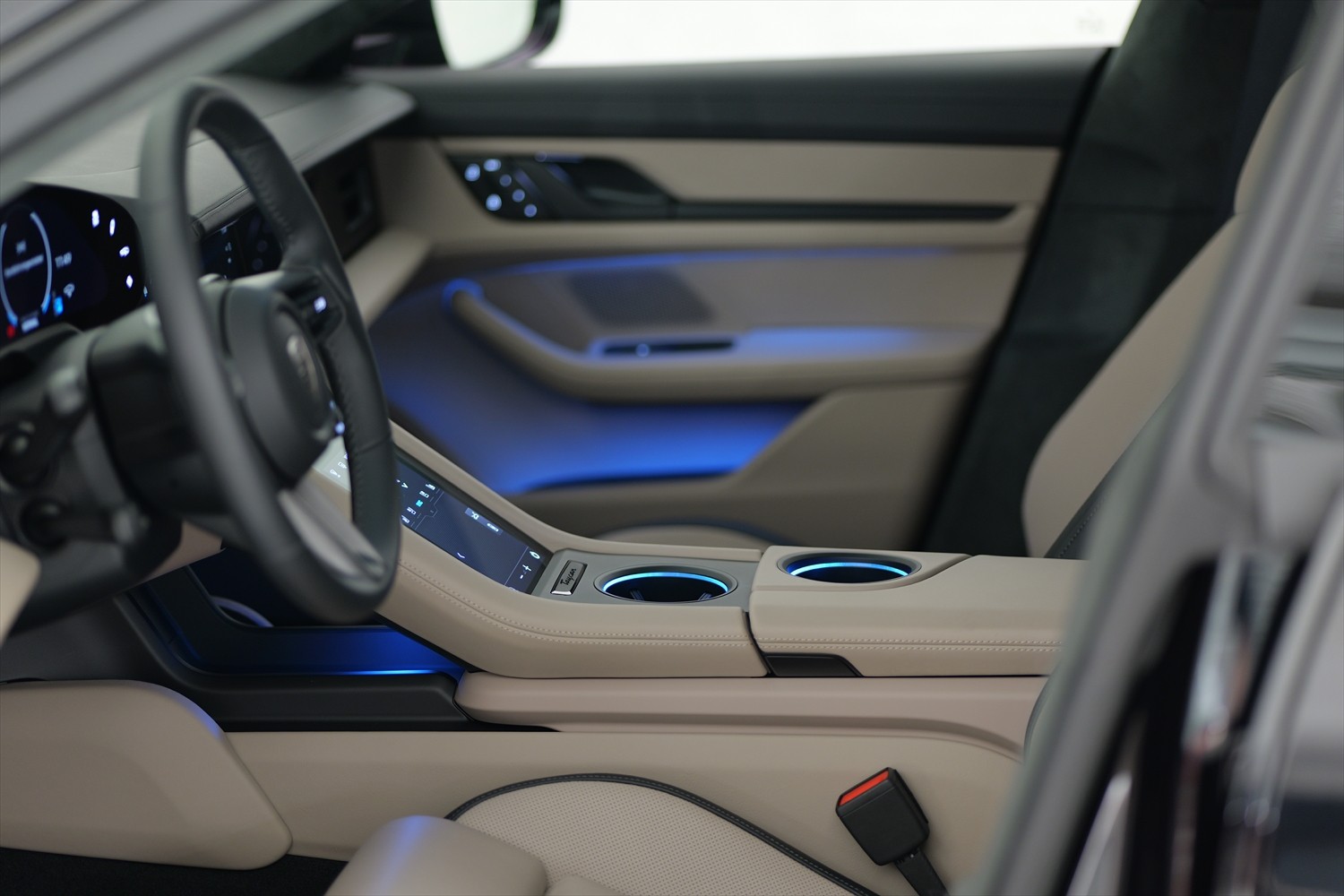 PORSCHE Taycan Cr. Tur Turb104kWh-image-15