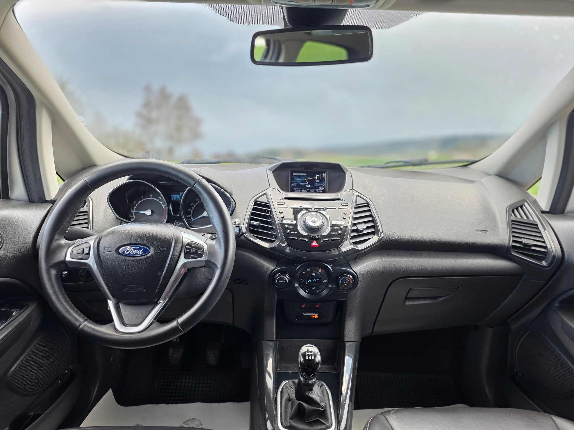 FORD EcoSport 1.0 SCTi Titanium S-image-10