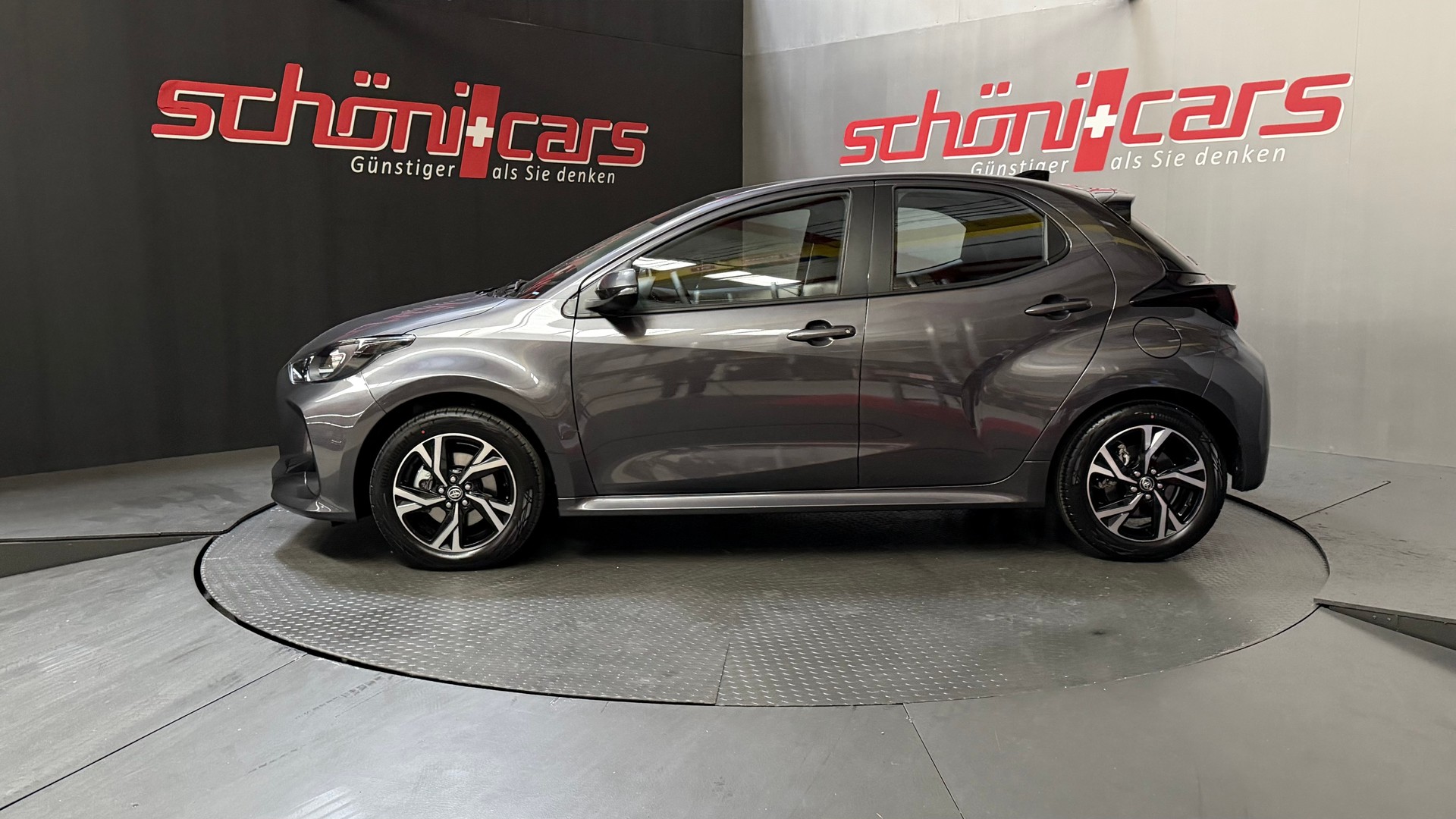 TOYOTA Yaris 1.5 Business e-CVT-showroom-element-2