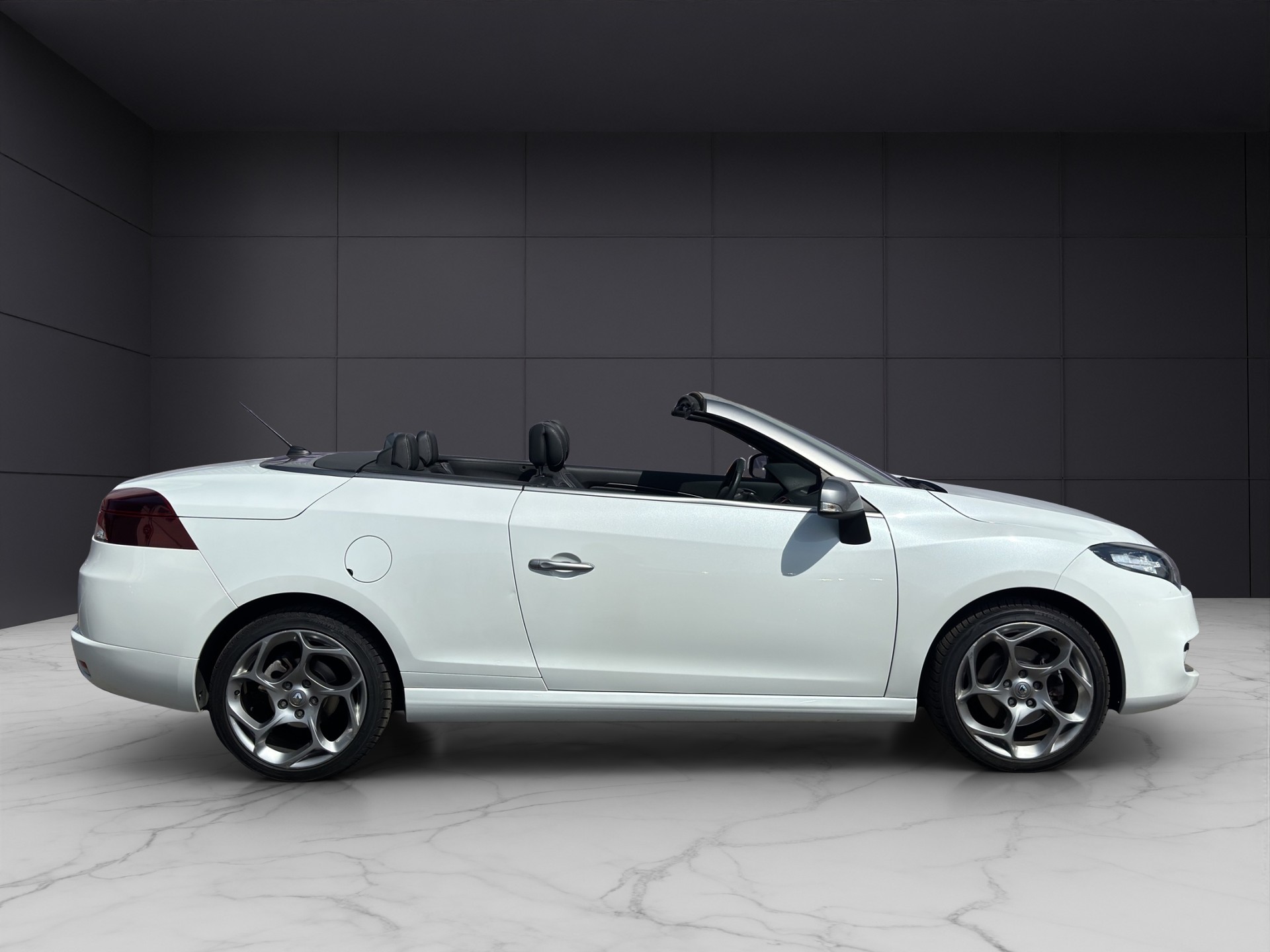 RENAULT Mégane CC 2.0 16V Turbo GT-image-6