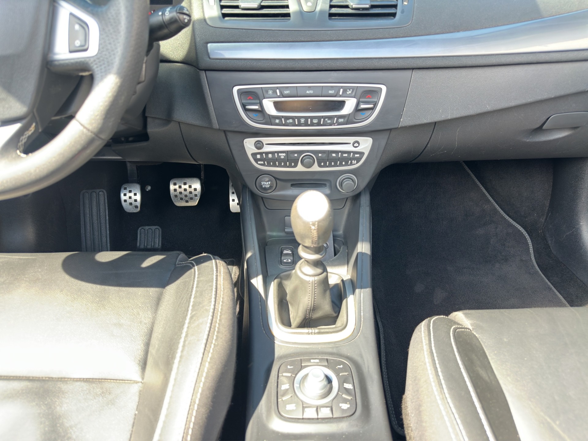 RENAULT Mégane CC 2.0 16V Turbo GT-image-31