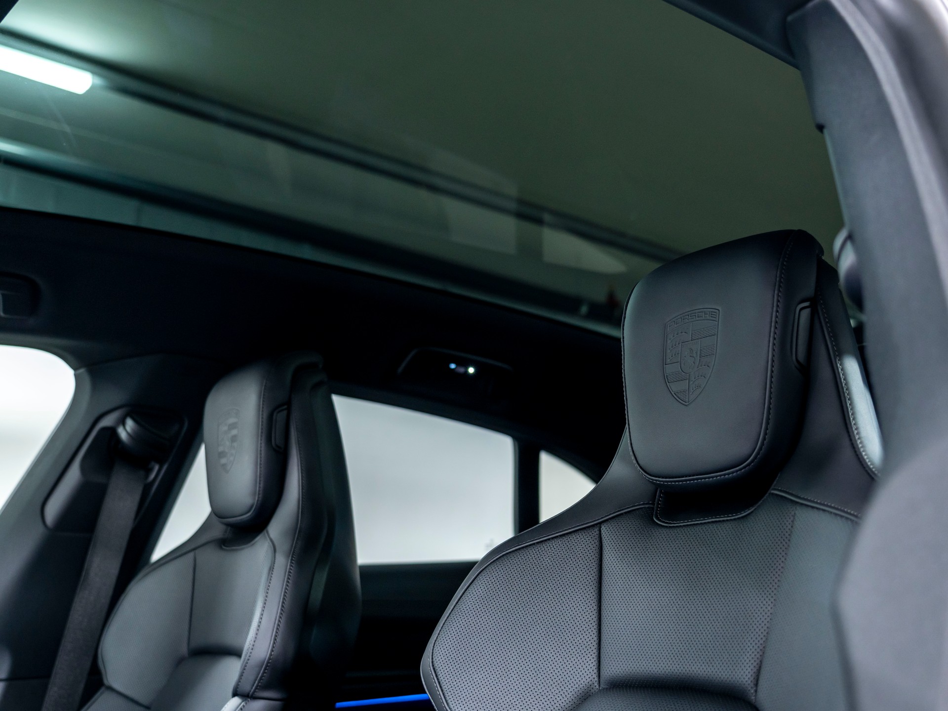 PORSCHE Taycan Sport Turismo 4S 104kWh Black Edition-image-15