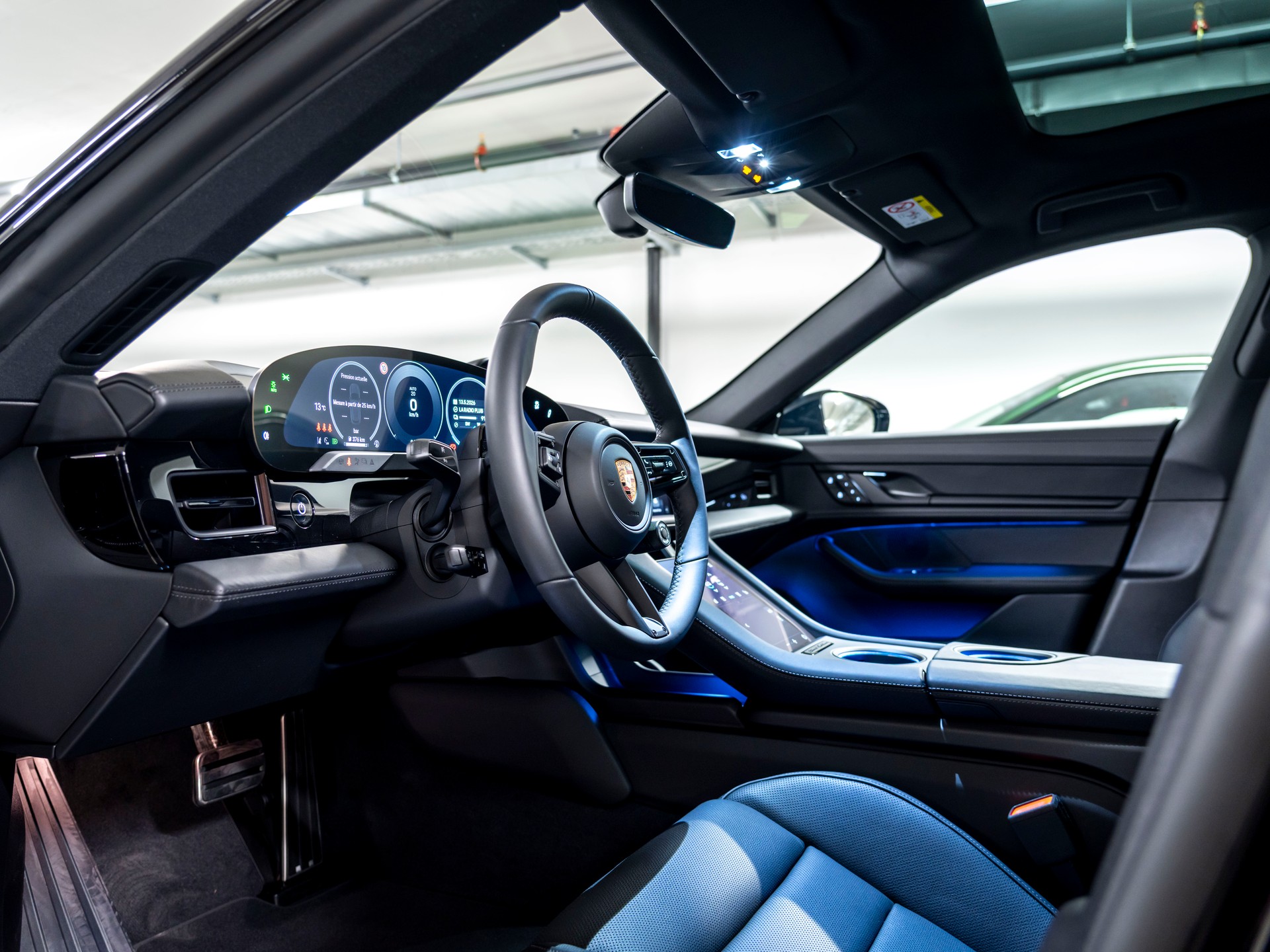 PORSCHE Taycan Sport Turismo 4S 104kWh Black Edition-image-11
