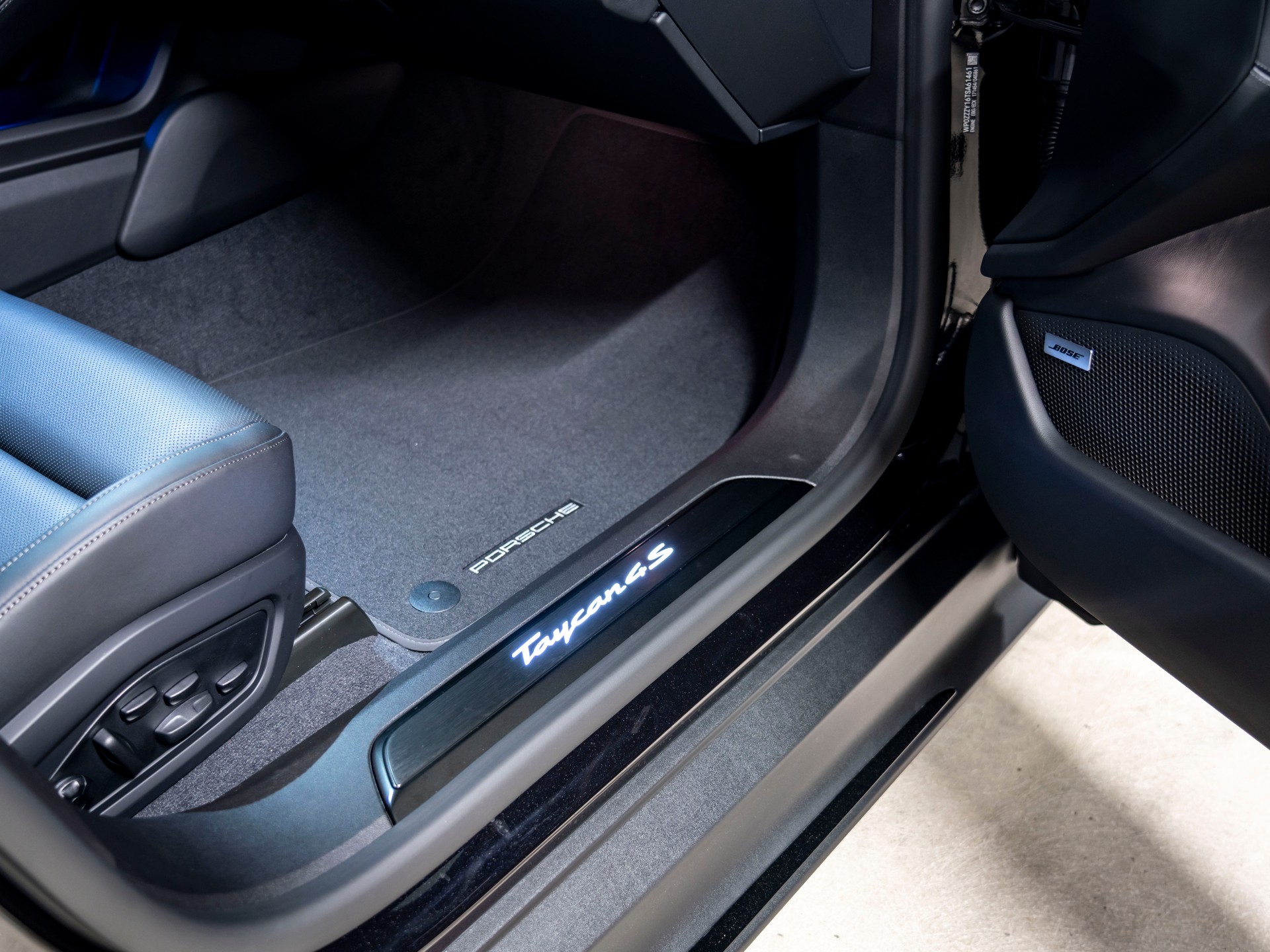 PORSCHE Taycan Sport Turismo 4S 104kWh Black Edition-image-21