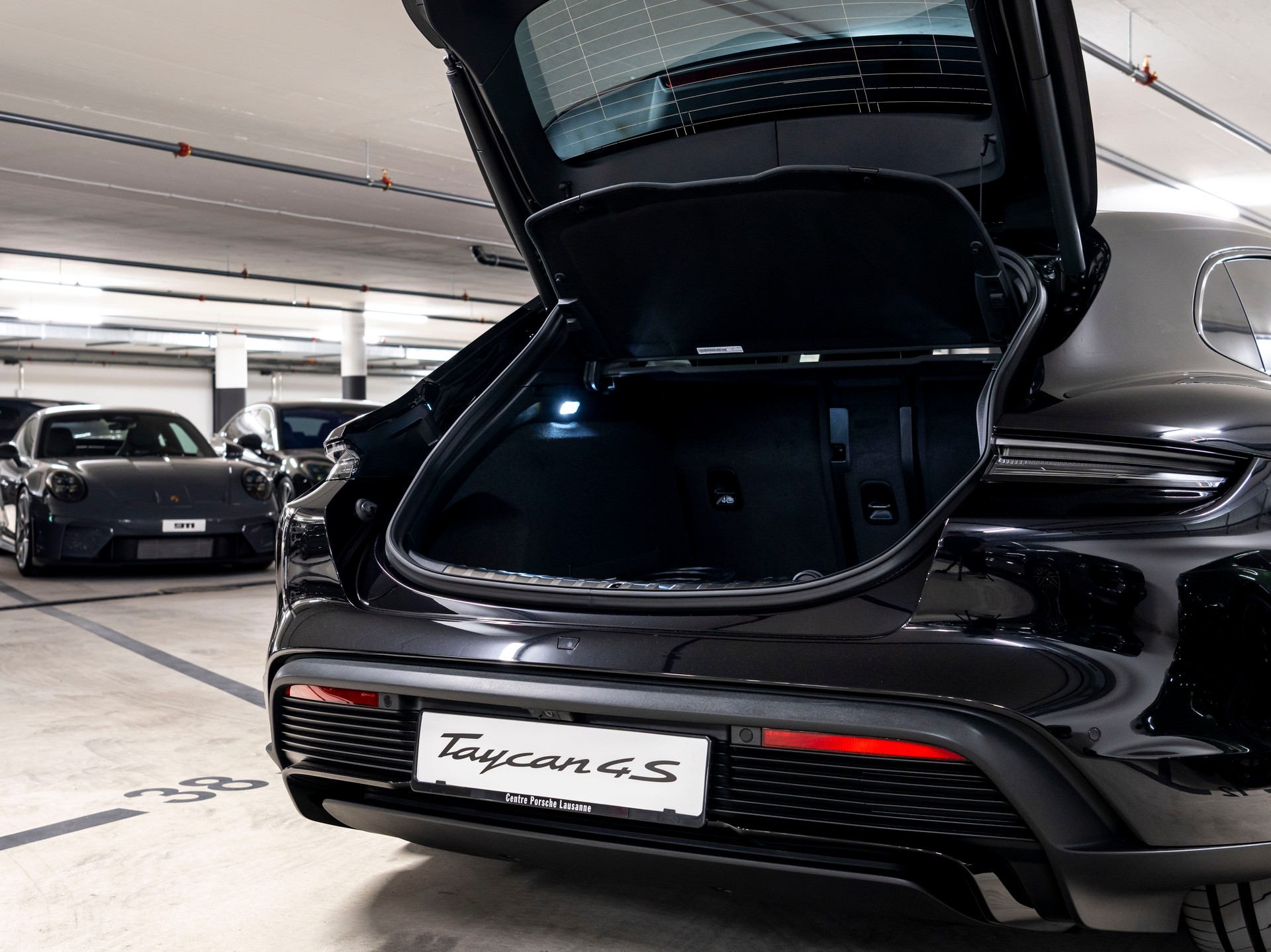 PORSCHE Taycan Sport Turismo 4S 104kWh Black Edition-image-10