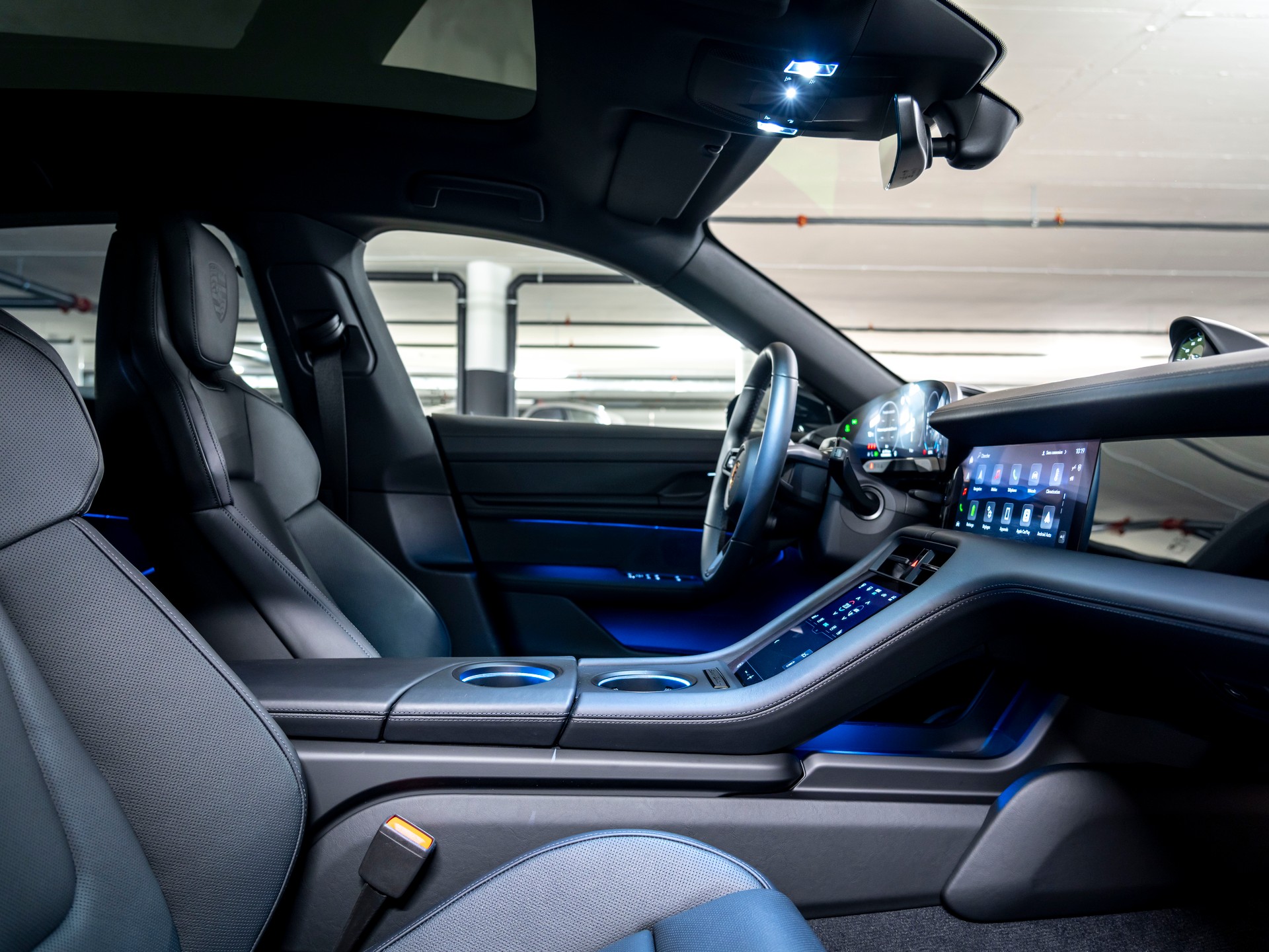 PORSCHE Taycan Sport Turismo 4S 104kWh Black Edition-image-18