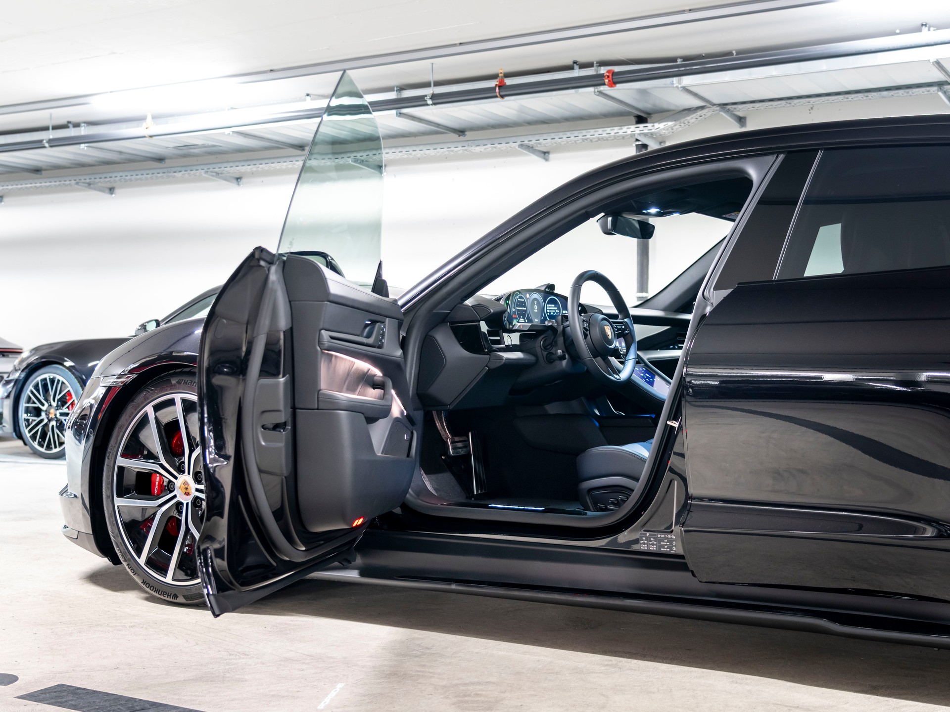 PORSCHE Taycan Sport Turismo 4S 104kWh Black Edition-image-16