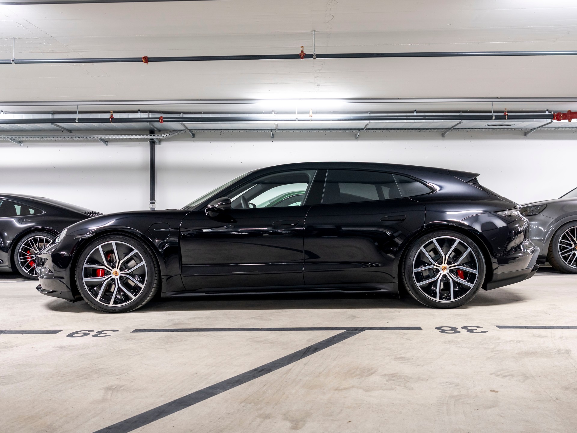 PORSCHE Taycan Sport Turismo 4S 104kWh Black Edition-showroom-element-1