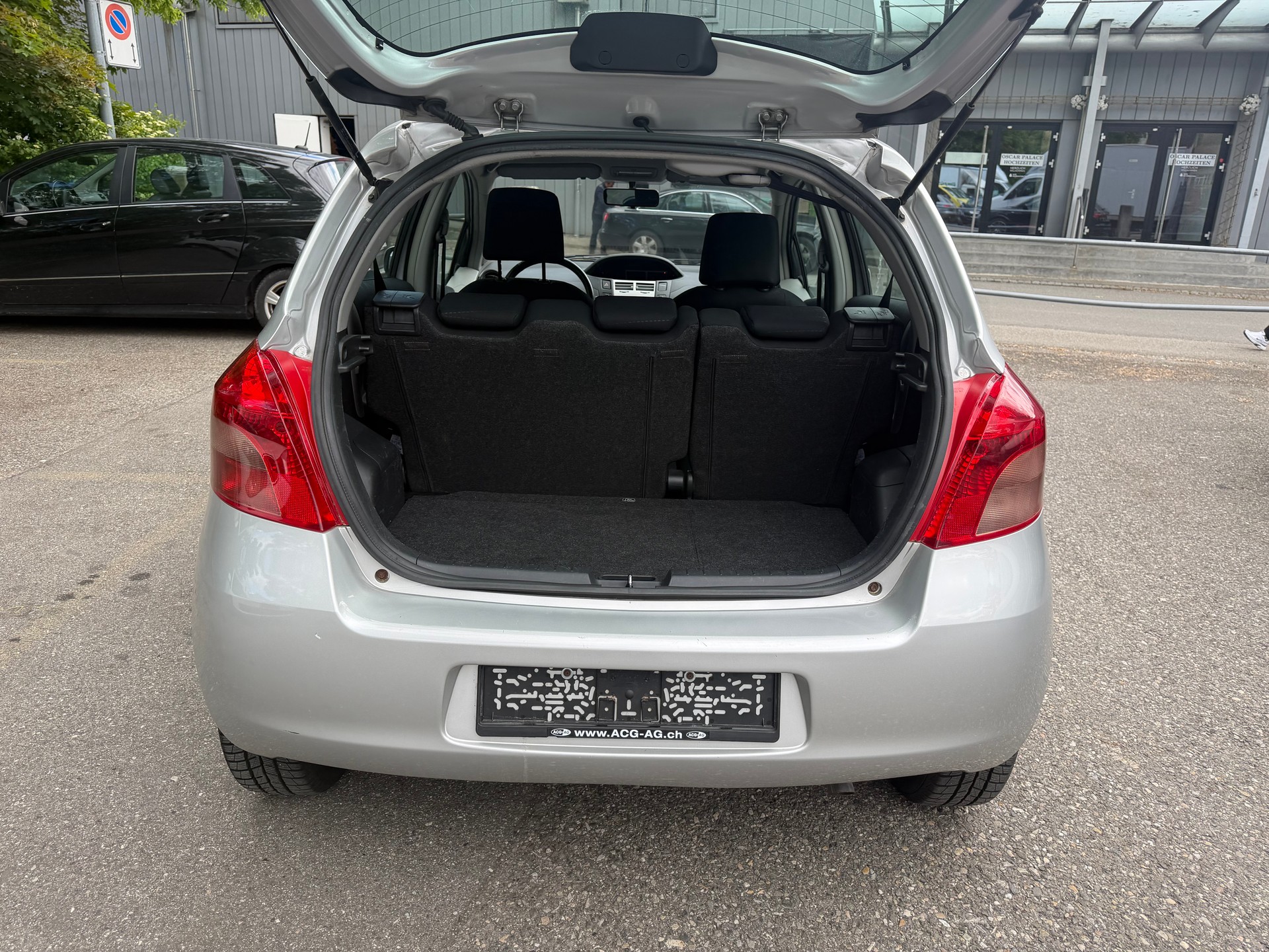 TOYOTA Yaris 1.3 Linea Sol ** Klimaanlage ** 08x Airbag ** E.Fenster ** Ab MFK 01.12.2025-image-11