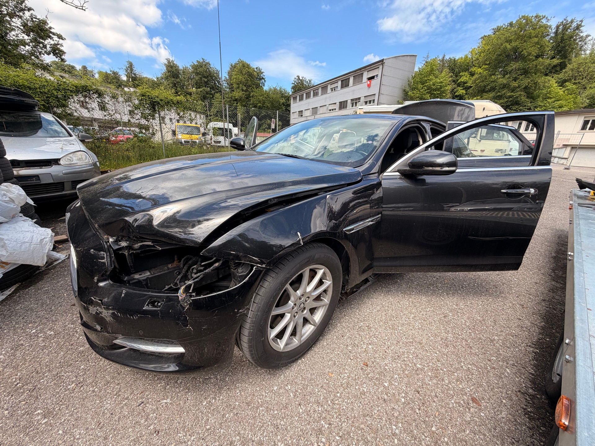 JAGUAR XJ 3.0 V6 S/C Premium Luxury Automatic AWD-image-14