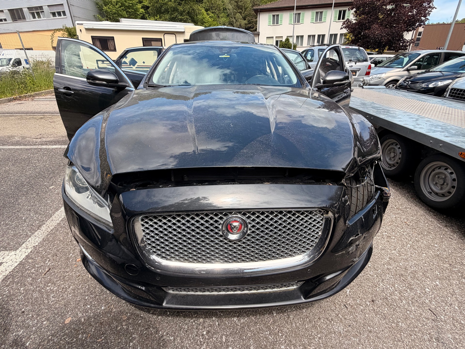 JAGUAR XJ 3.0 V6 S/C Premium Luxury Automatic AWD-image-13