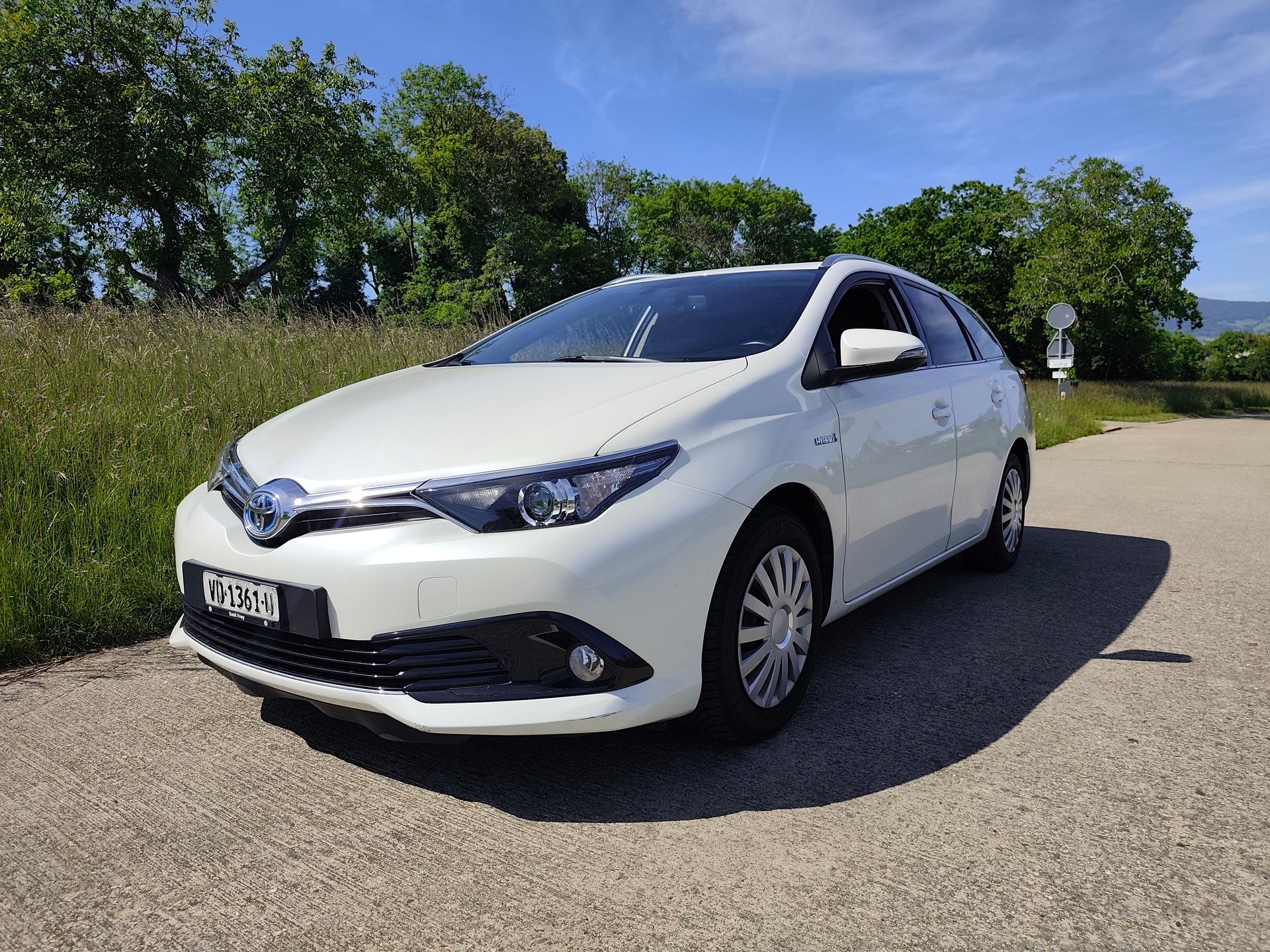 TOYOTA Auris Touring Sports 1.8 HSD Swiss Trend e-CVT