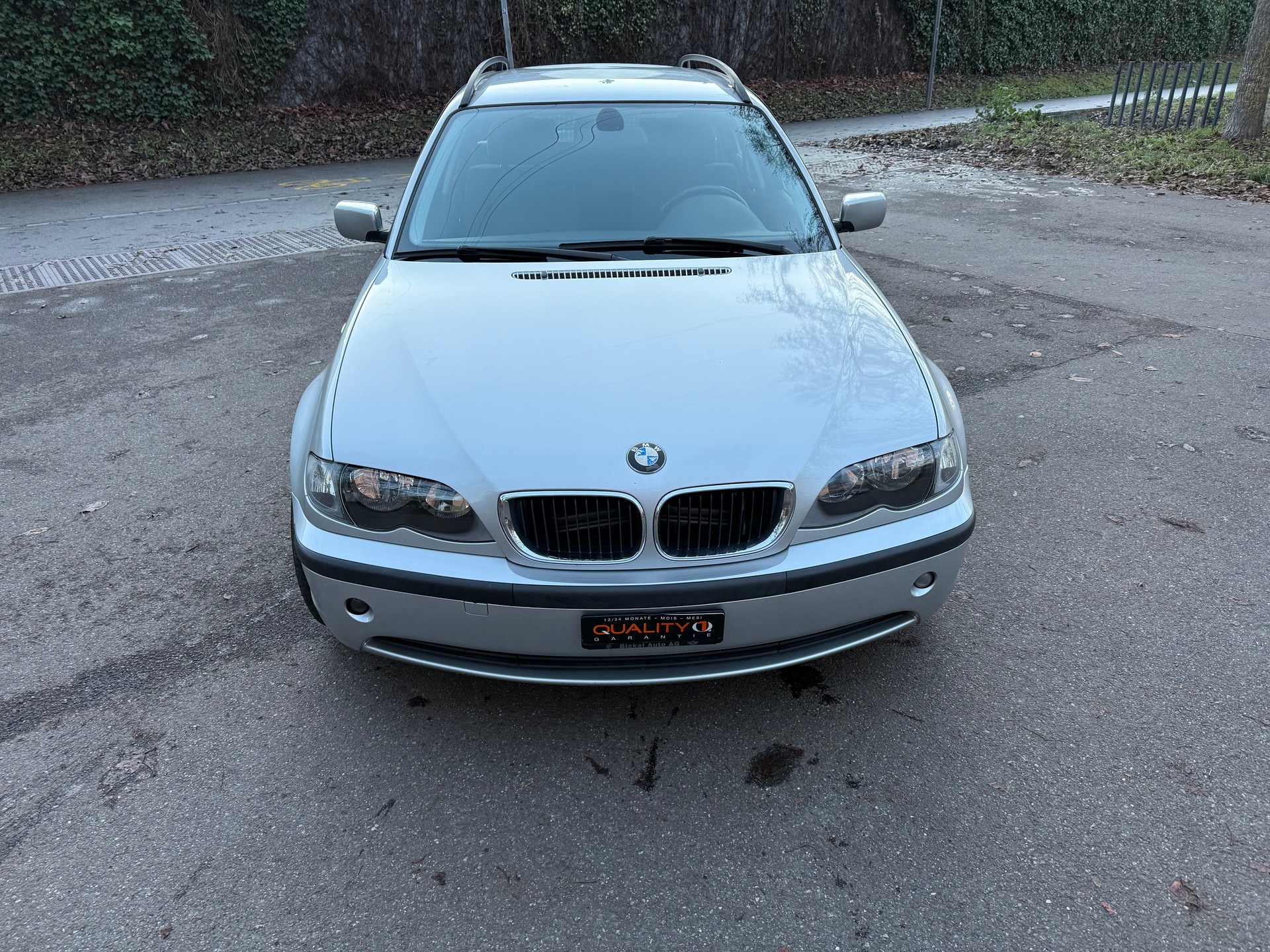 BMW 318i Touring Efficiency-showroom-element-2