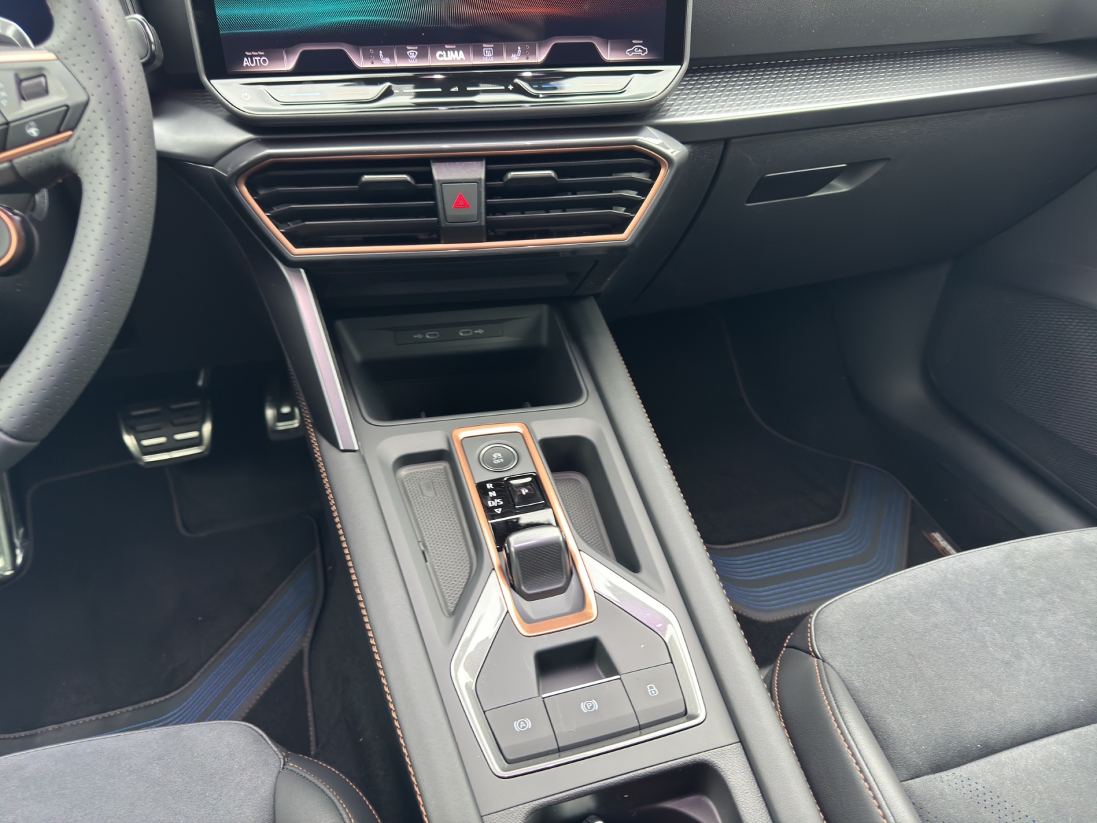 CUPRA LEON ST 1.5 eTSI Prime Edition DSG-image-10