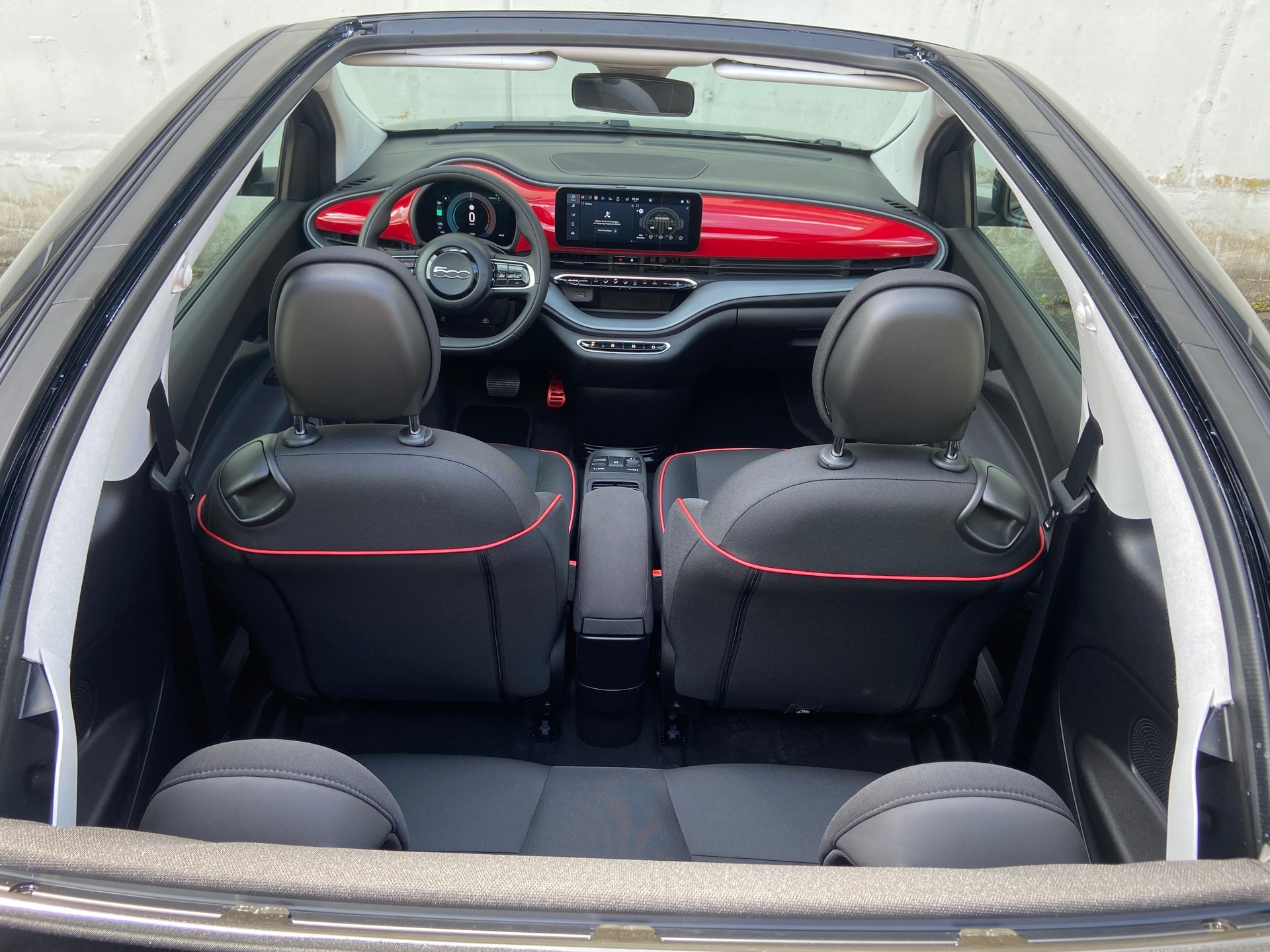 FIAT 500 C electric 87 kW Red-showroom-element-2
