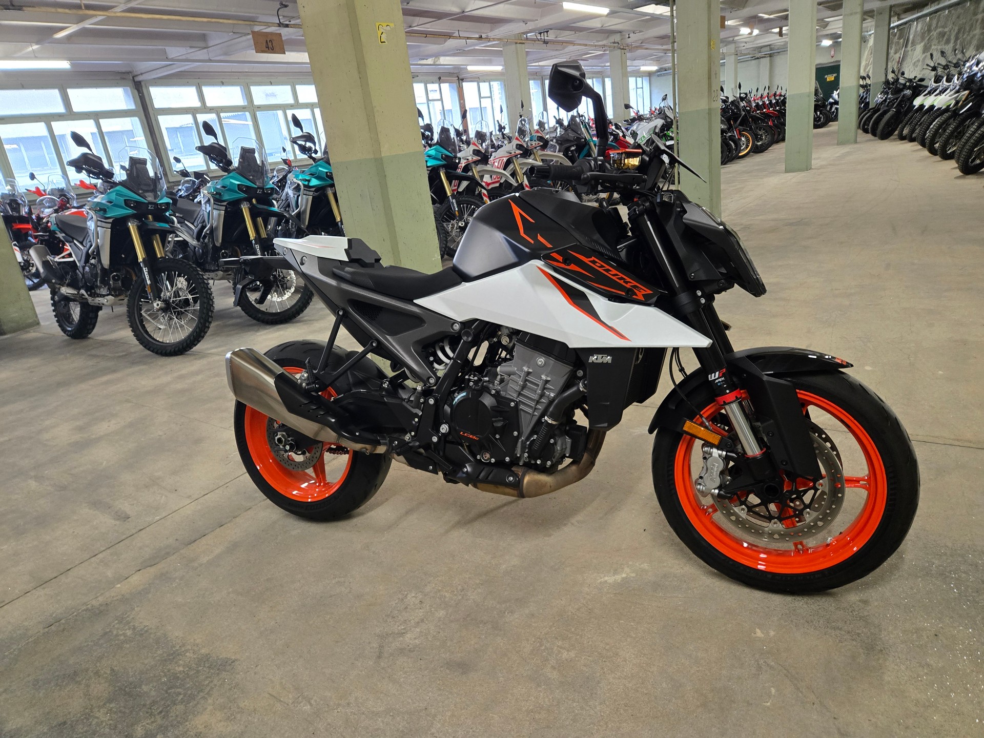KTM 990 Duke-image-0