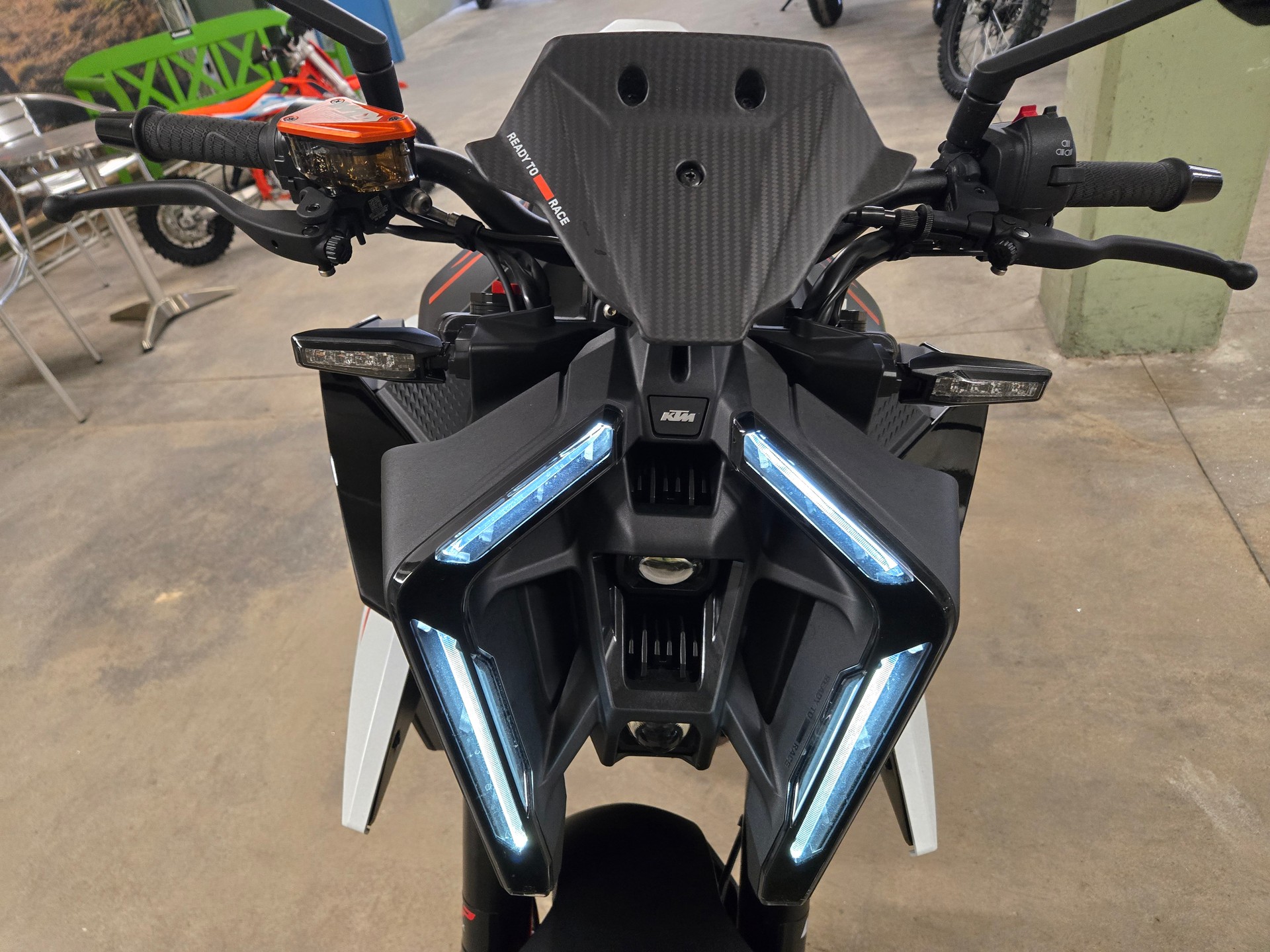 KTM 990 Duke-image-2