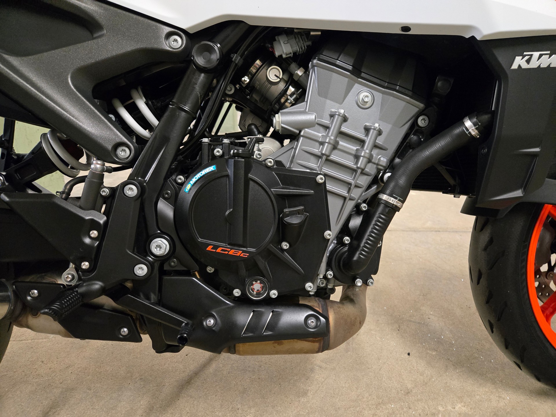 KTM 990 Duke-image-3
