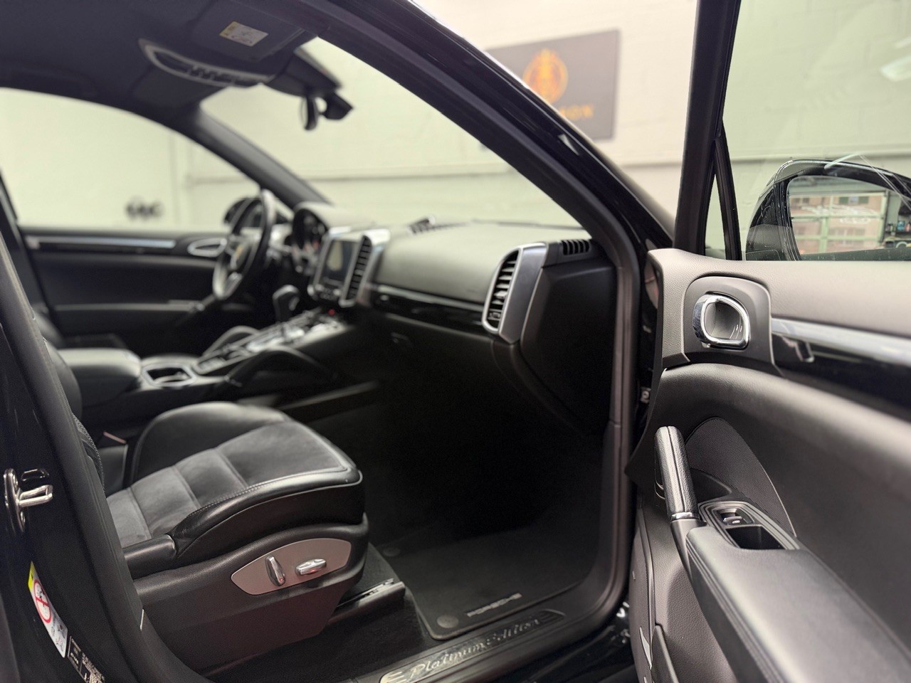 PORSCHE Cayenne Diesel Platinum Edition | 360° Kamera | Bose Soundsystem-image-18