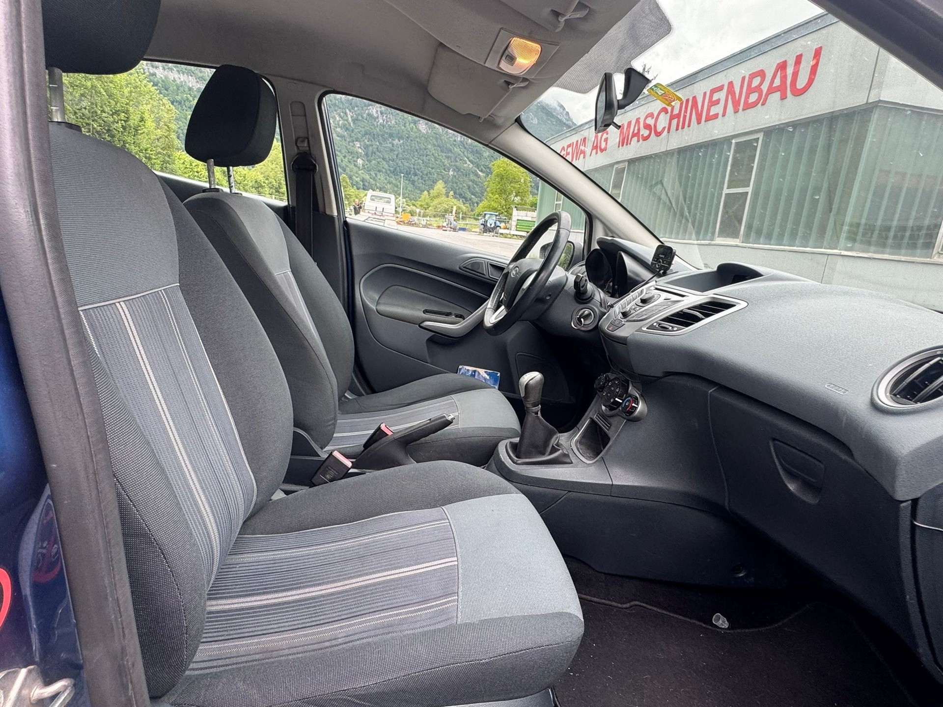 FORD Fiesta 1.25 16V Titanium-image-3