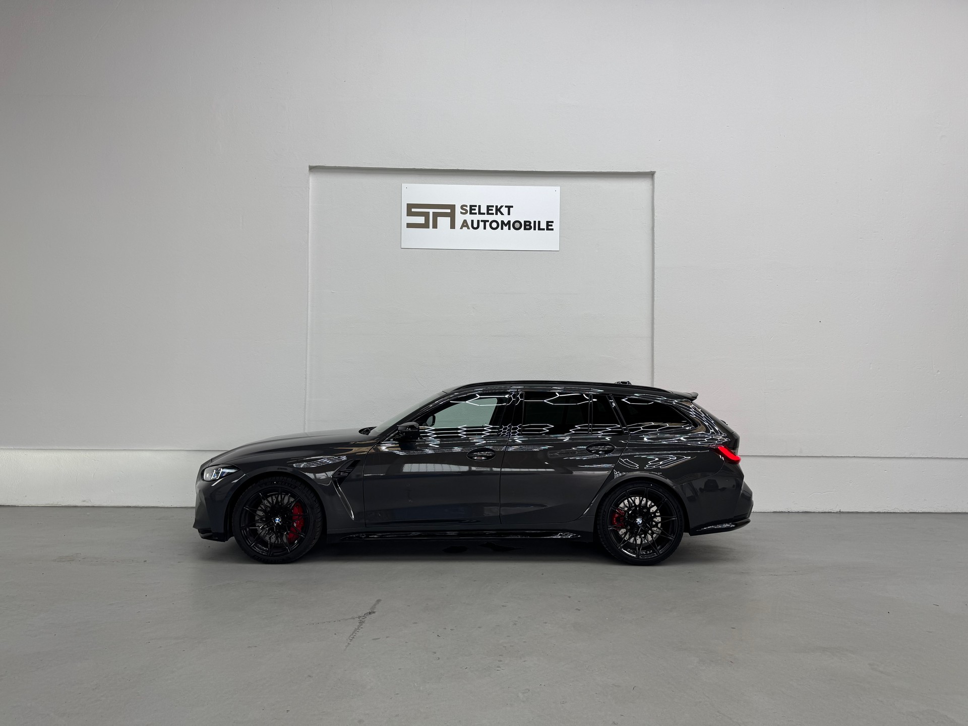 BMW M3 Touring xDrive Competition M | Dravitgrau Met.-showroom-element-3
