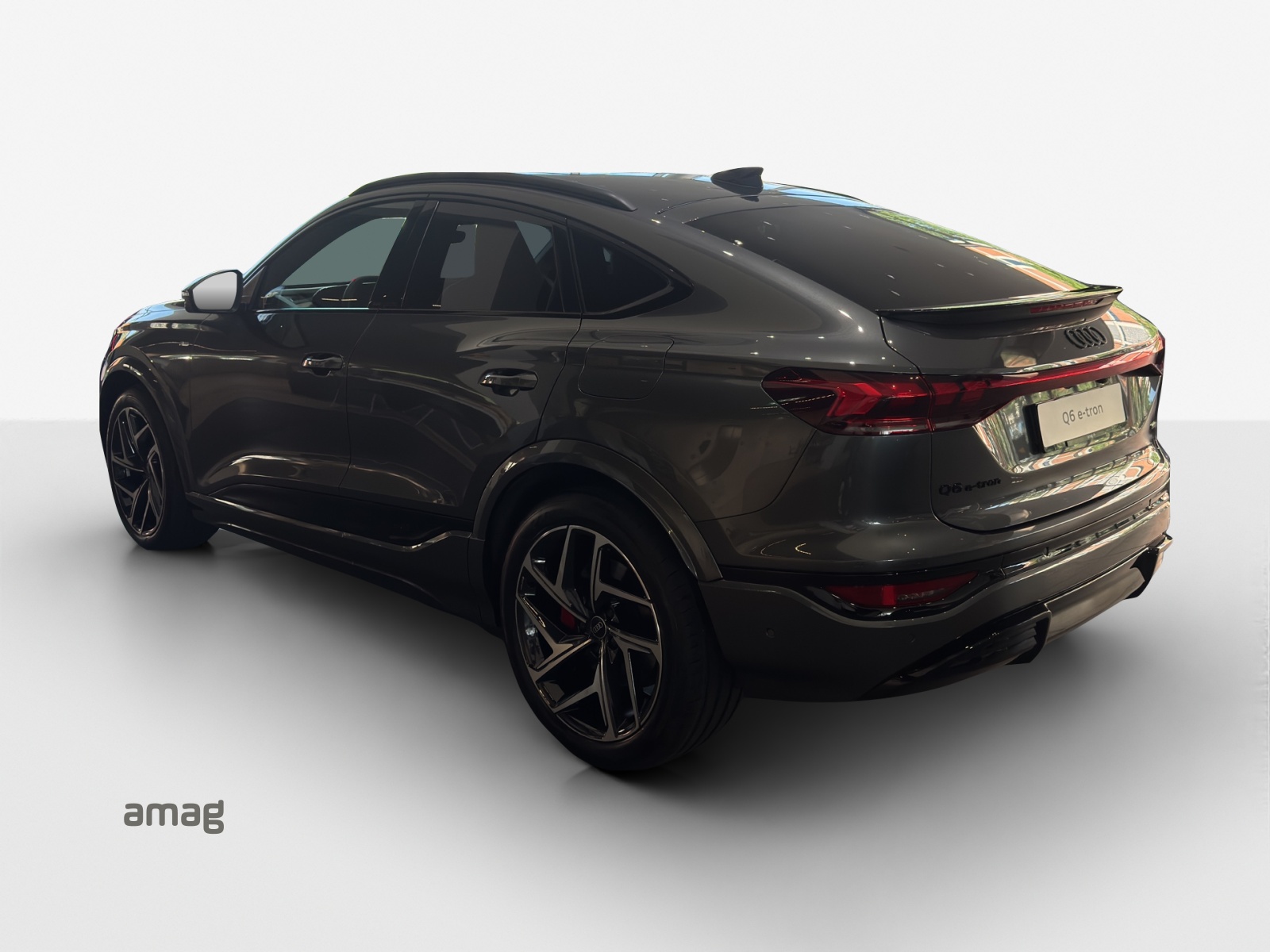 AUDI Q6 Sportback e-tron quattro-showroom-element-2
