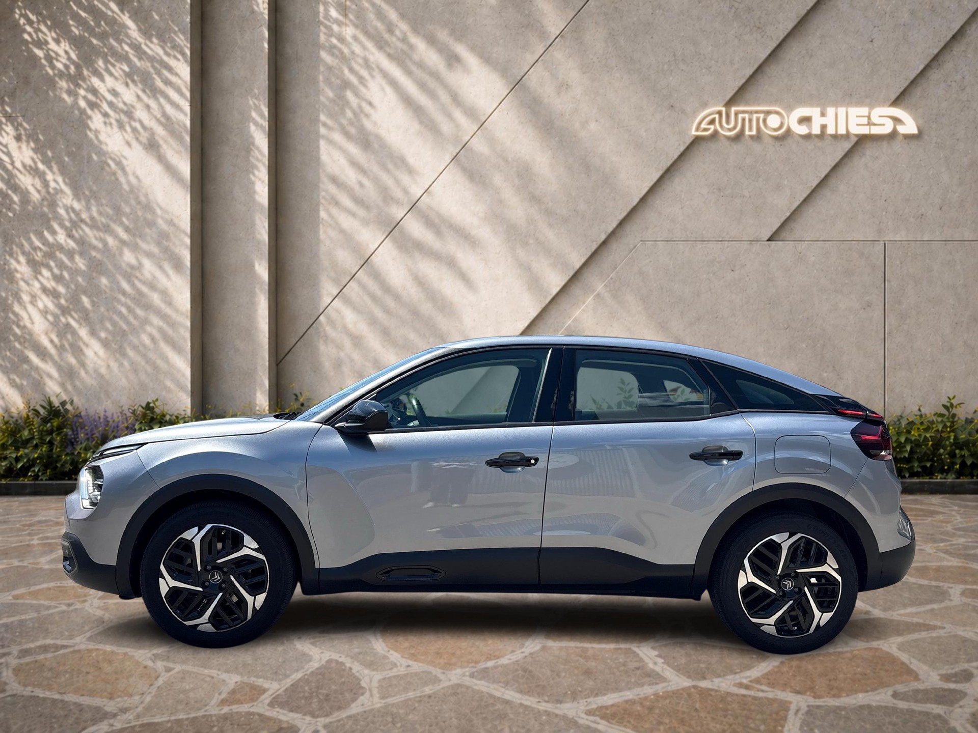CITROEN C4 1.2 PureTech Swiss Edition-image-1
