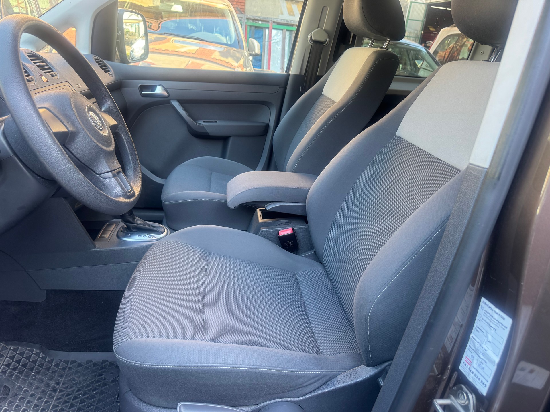 VW Caddy 1.6 TDI Blue Motion Technology Trendline DSG-image-8