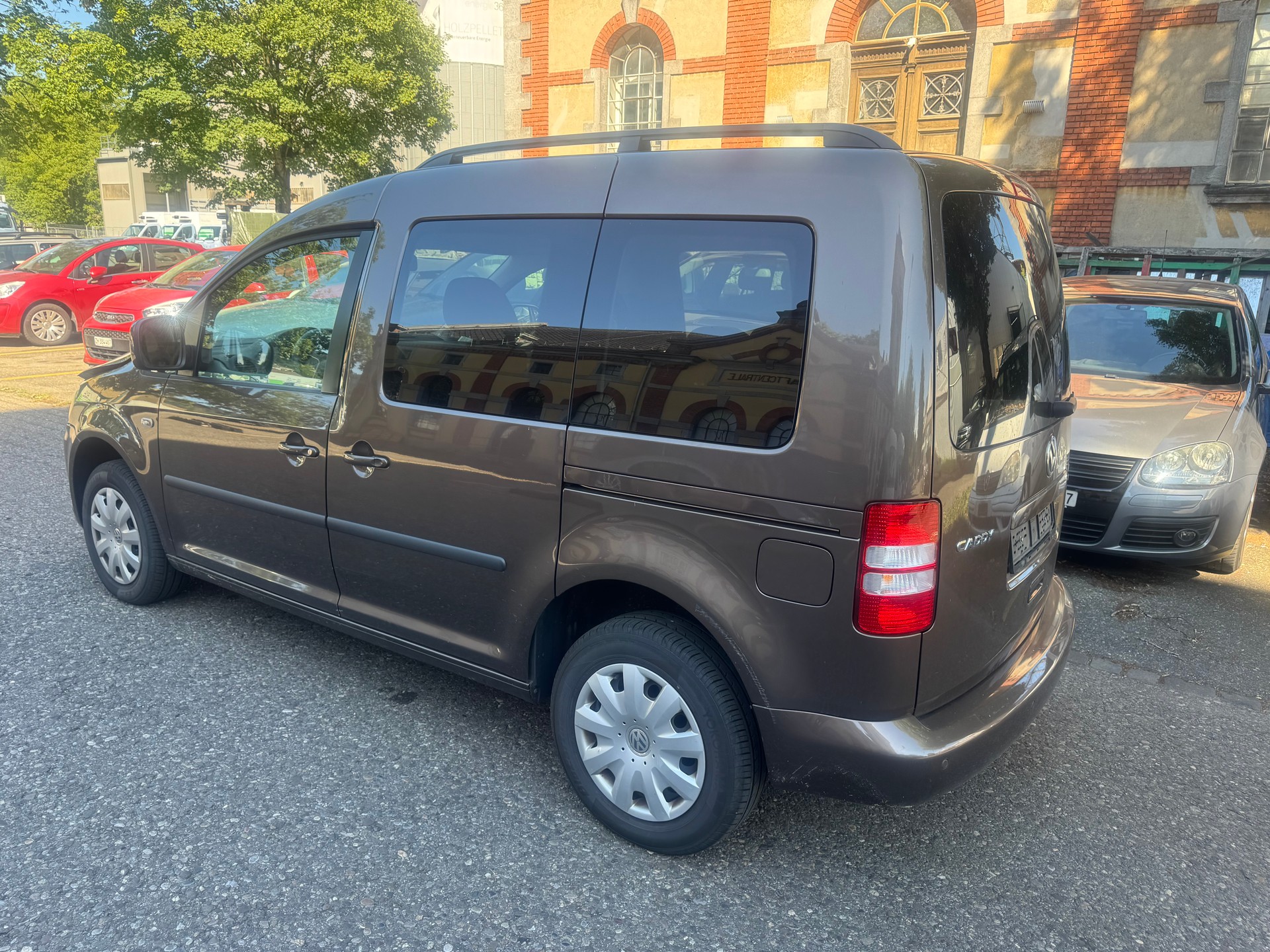 VW Caddy 1.6 TDI Blue Motion Technology Trendline DSG-image-2