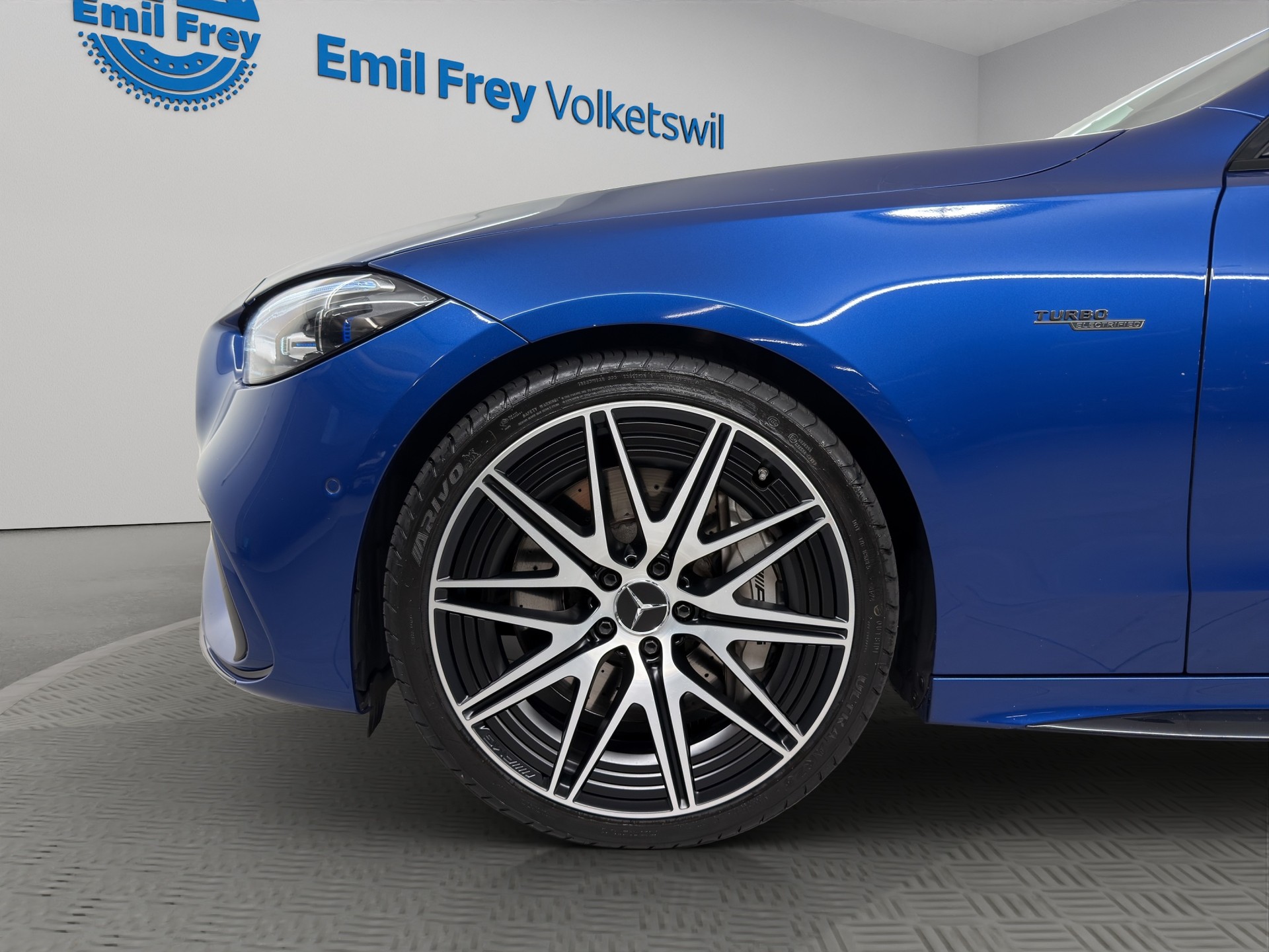 MERCEDES-BENZ C 43 AMG 4matic Kombi-showroom-element-3