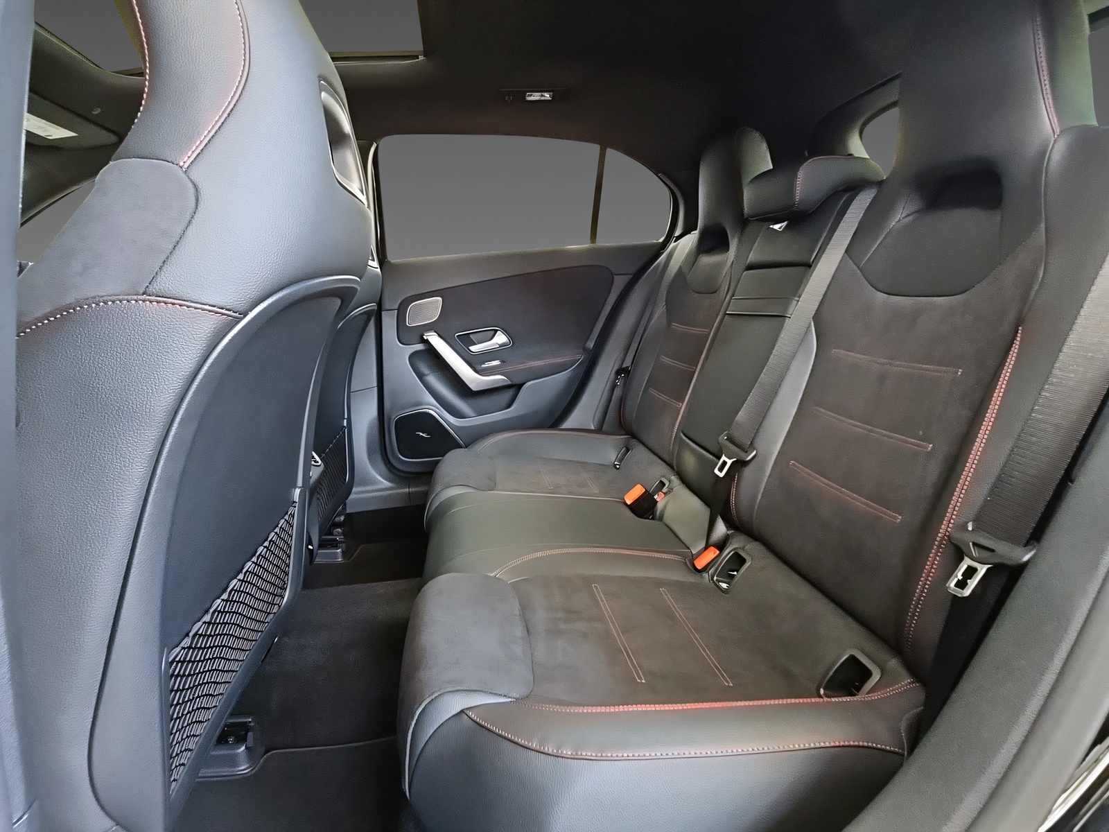 MERCEDES-BENZ A 250 4Matic AMG Line-image-7