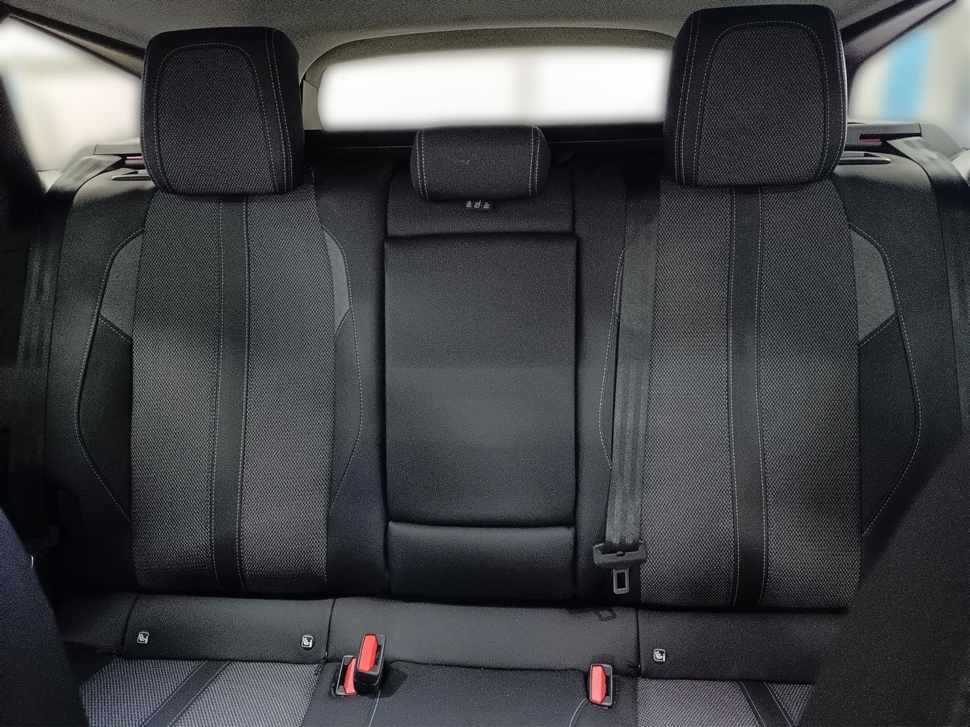 PEUGEOT 308 SW 1.2 PureTech Allure-image-9