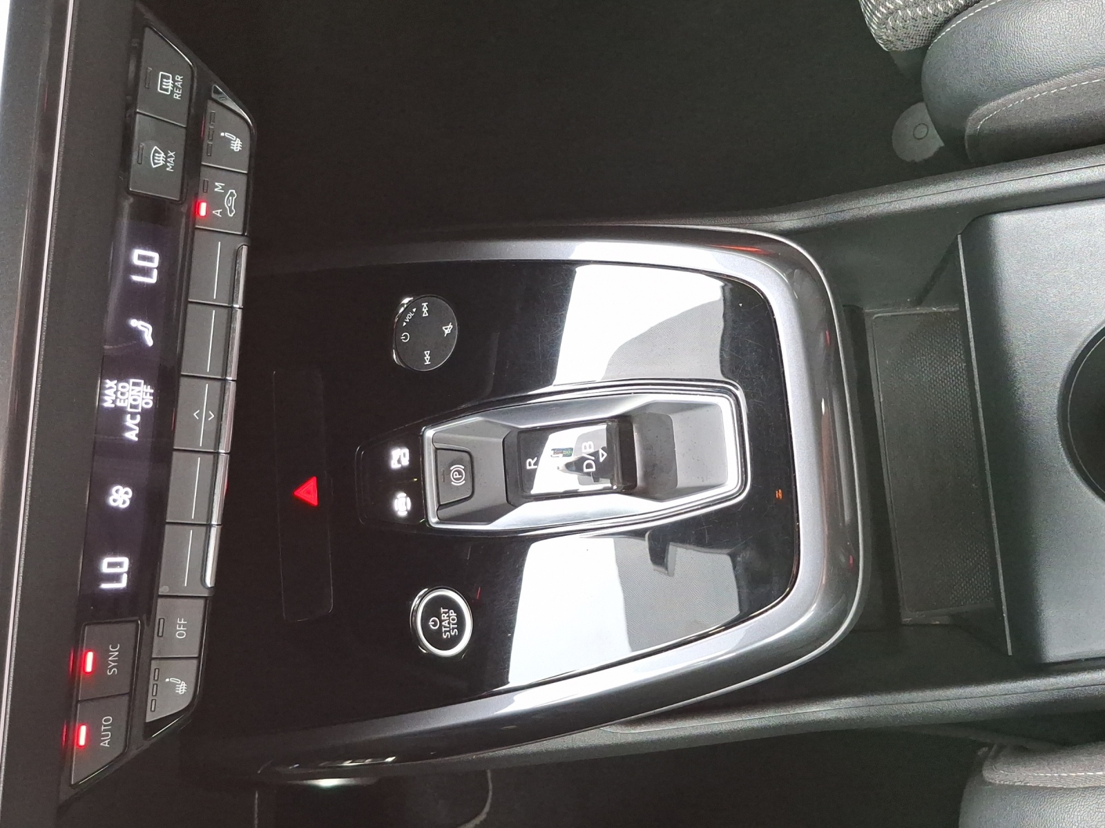 AUDI Q4 e-tron 40-image-14