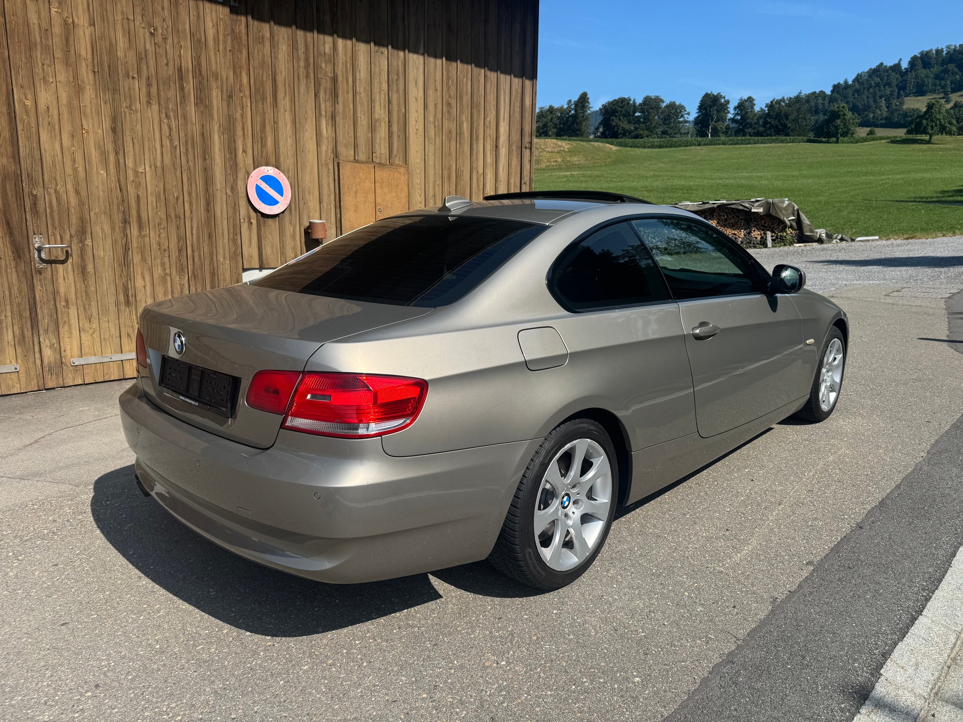 BMW 330i Coupé-image-3